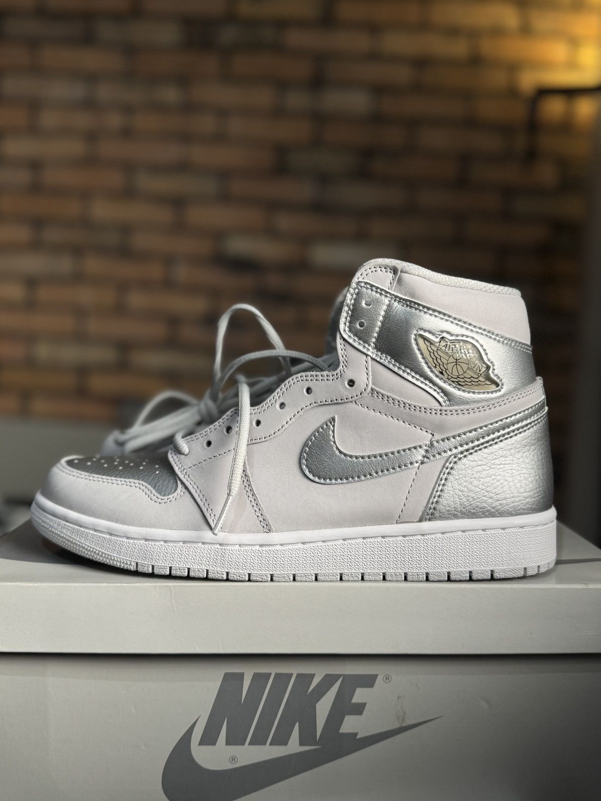 Jordan Brand RETRO 1 HI OG CO JP METALLIC SILVER Size US 10 / EU 43 - 4 Thumbnail