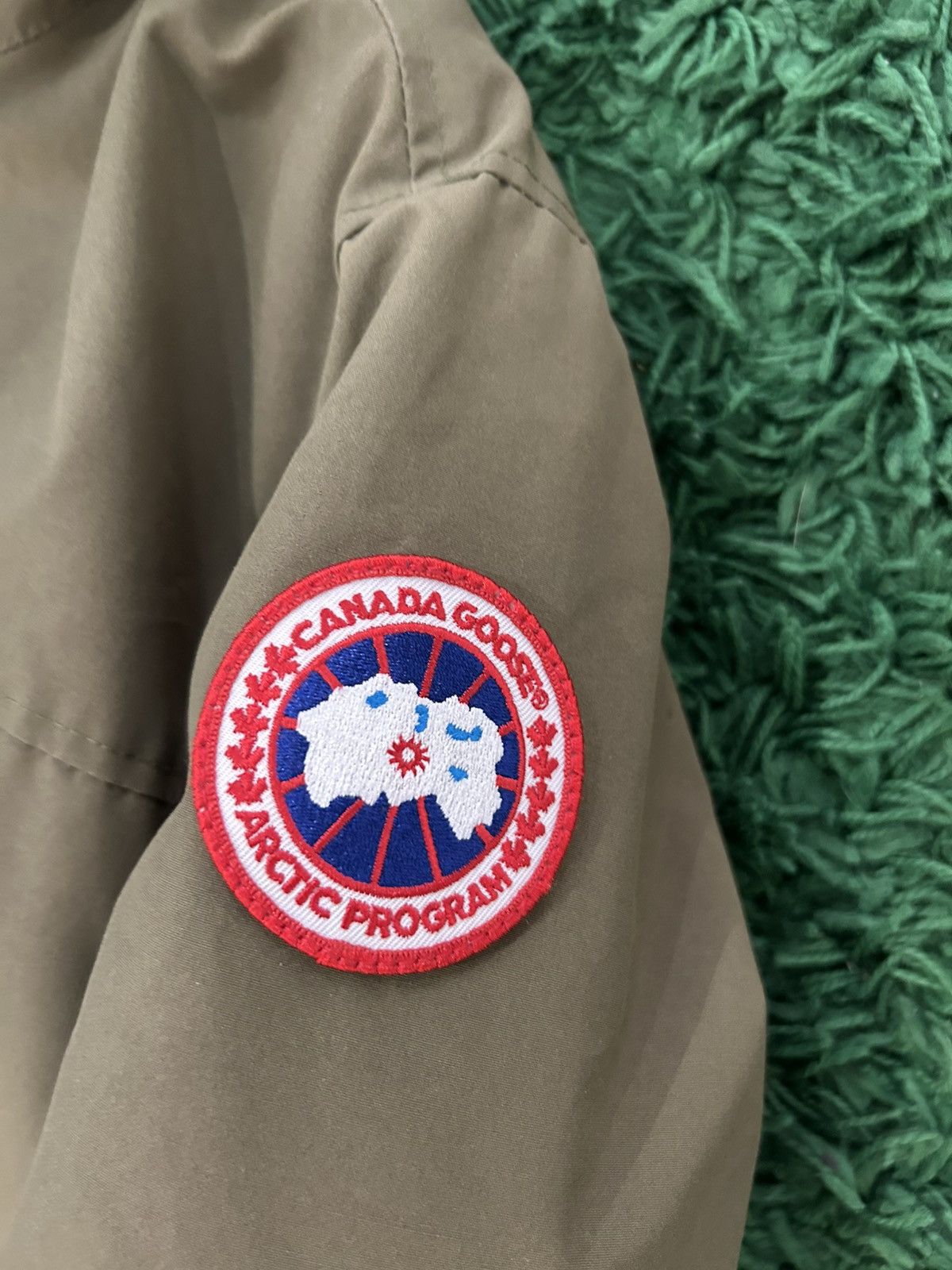 Canada Goose Canada Goose Fur Jacket Size US L / EU 52-54 / 3 - 3 Thumbnail