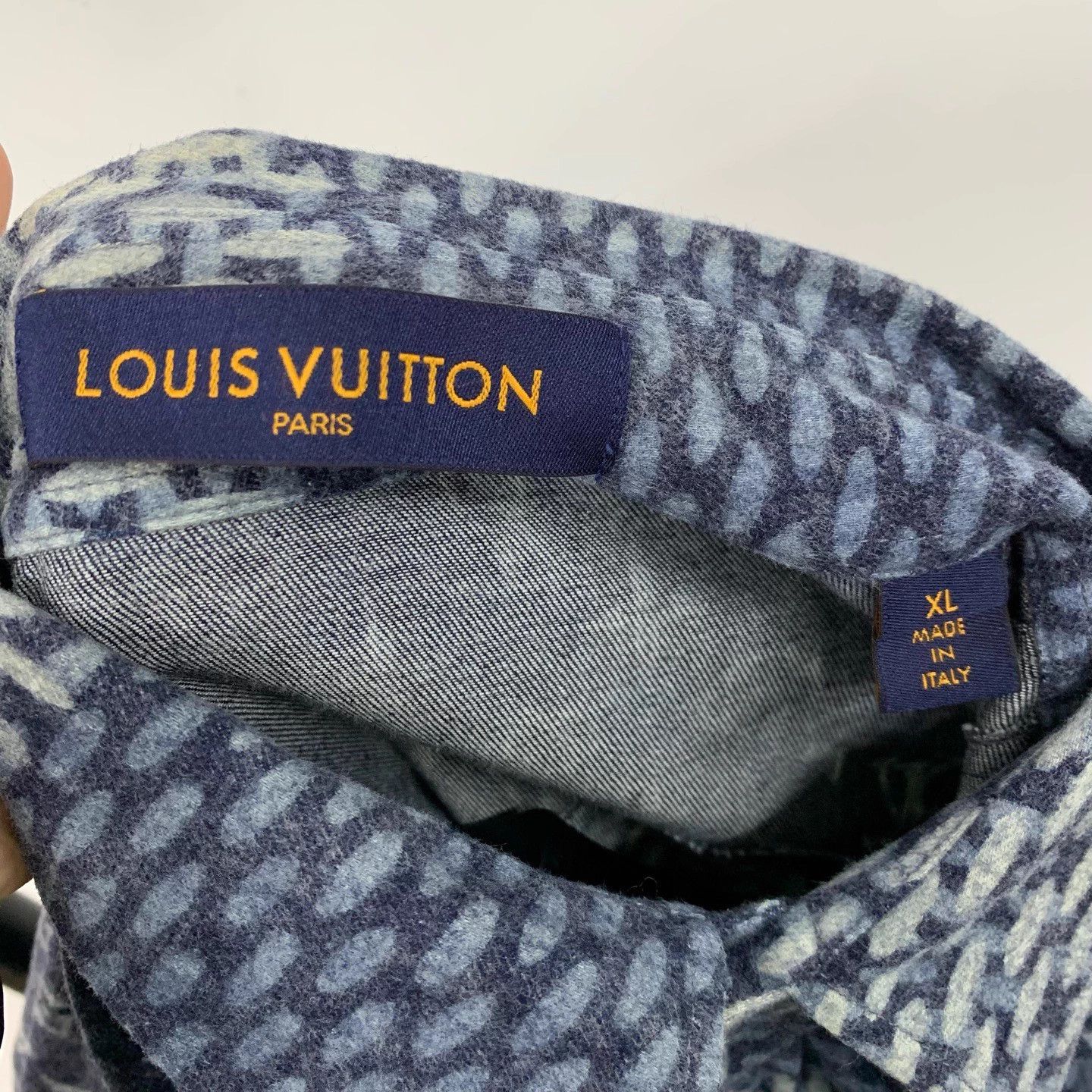 Louis Vuitton LOUIS VUITTON Logo Patch Single-Breasted Shirt XL Size US XL / EU 56 / 4 - 2 Thumbnail