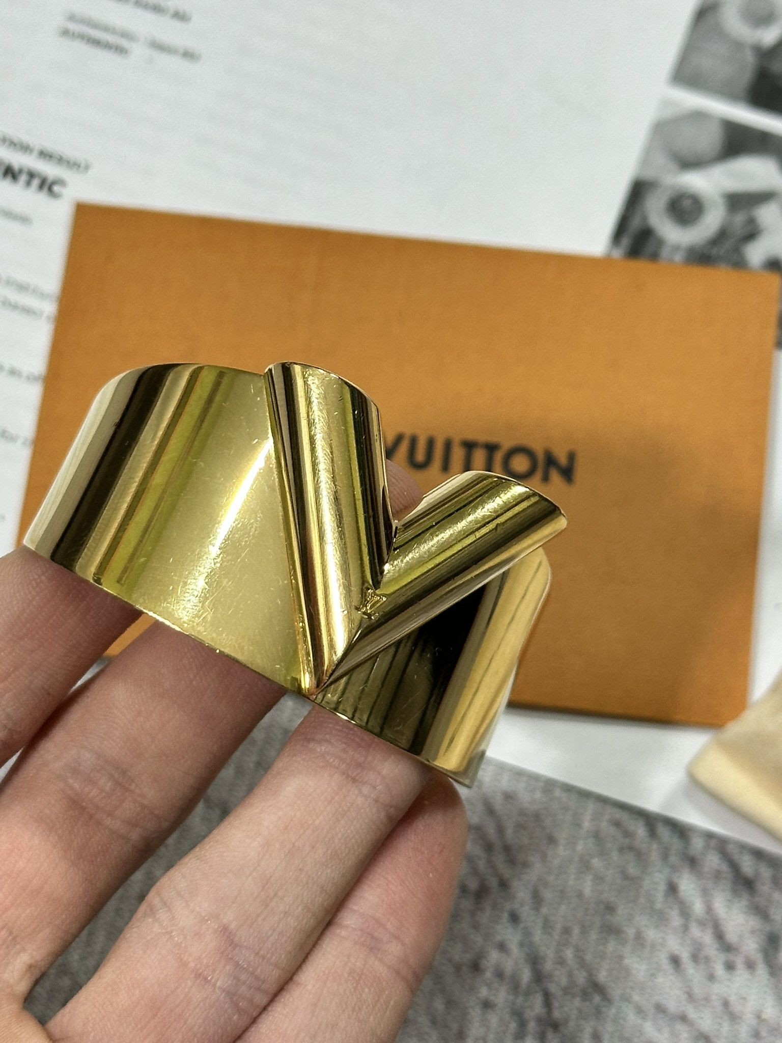 Louis Vuitton Louis Vuitton Cuff Bracelet Essential V Gold Toned Metal Size ONE SIZE - 4 Thumbnail
