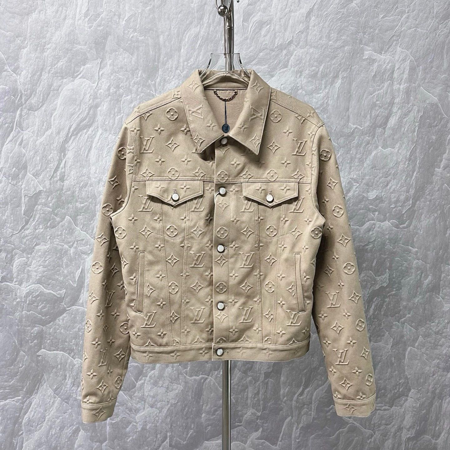 Louis Vuitton Louis Vuitton SS25 All-Over Embossed Denim Jacket Size US L / EU 52-54 / 3 - 1 Thumbnail
