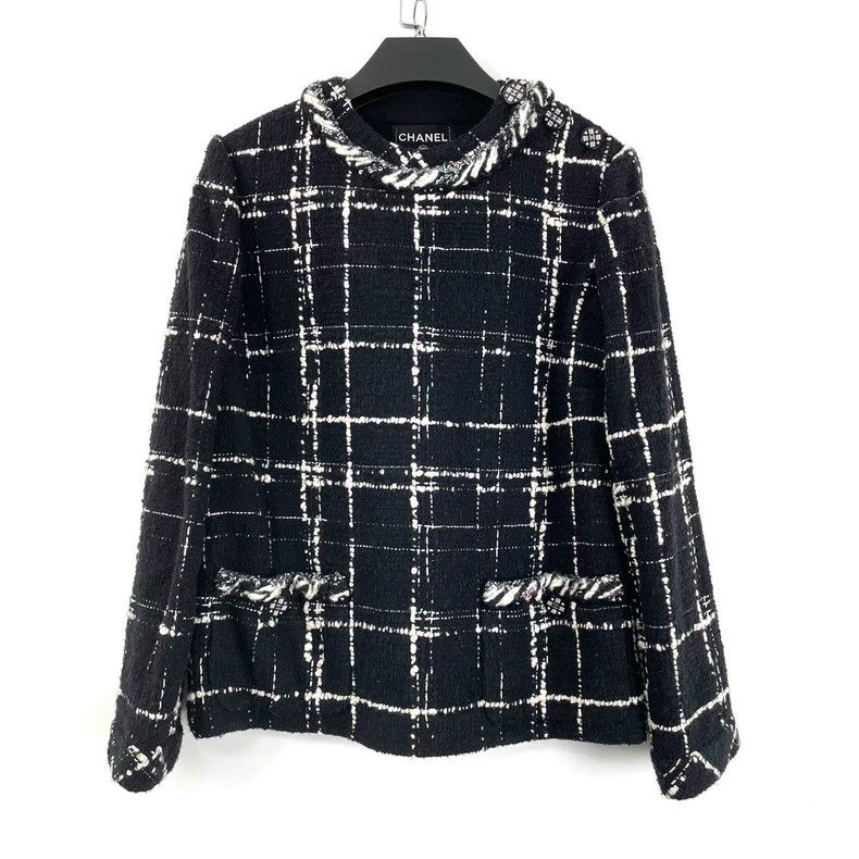 Chanel Chanel Black and white plaid shoulder button tweed jacket Size XXS / US 00 / IT 34 - 1 Thumbnail