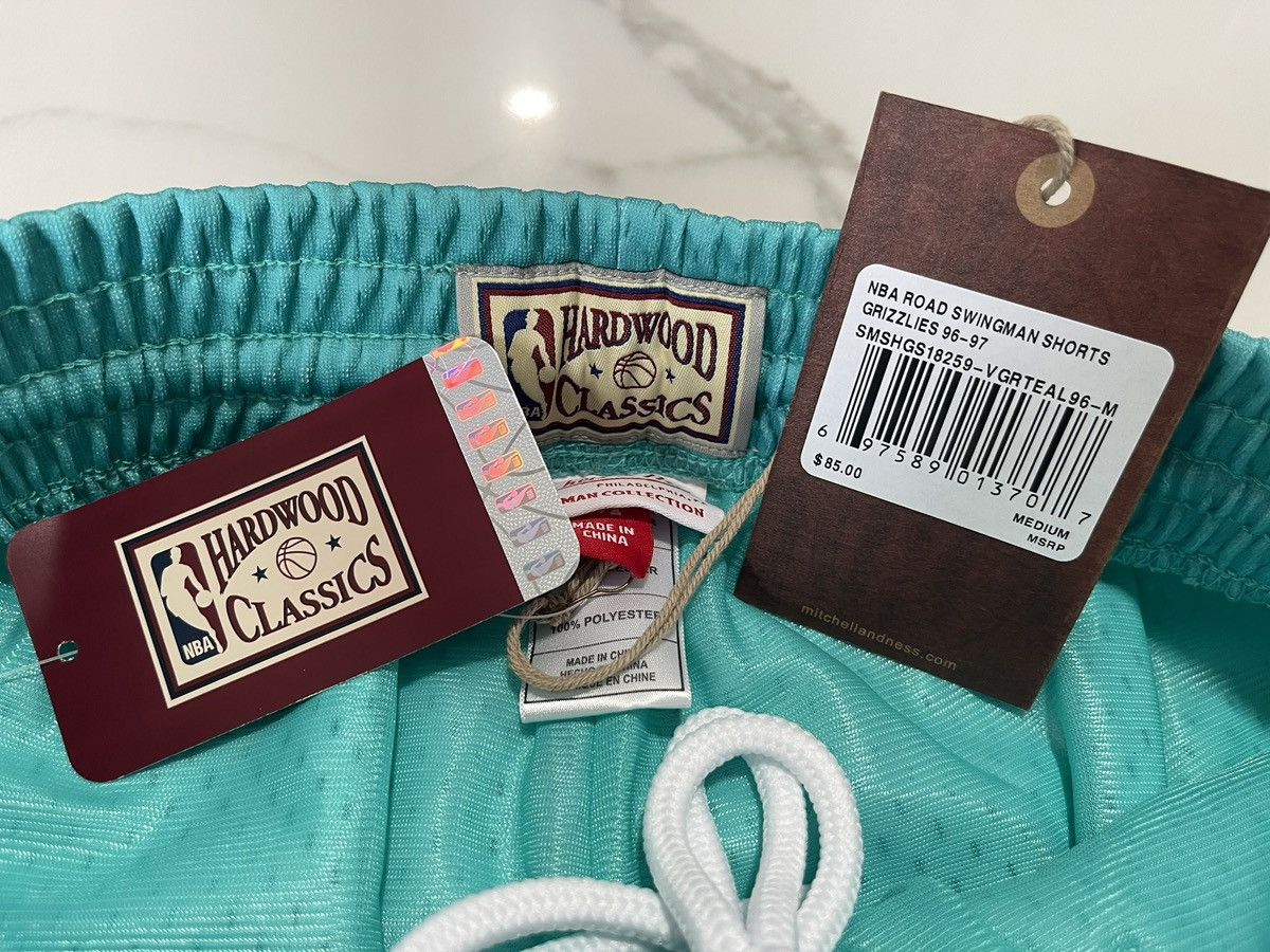 Mitchell & Ness Mitchell & Ness NBA Shorts Vancouver Grizzlies 96-97 Medium Size US 33 - 5 Thumbnail