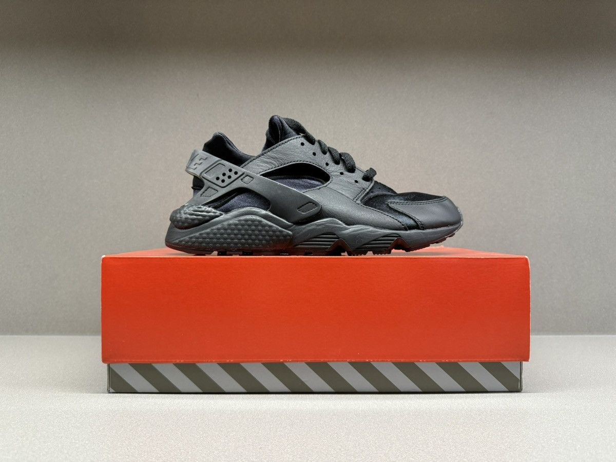 Nike Nike Air Huarache Triple Black 2021 Size US 5 / EU 37 - 3 Thumbnail