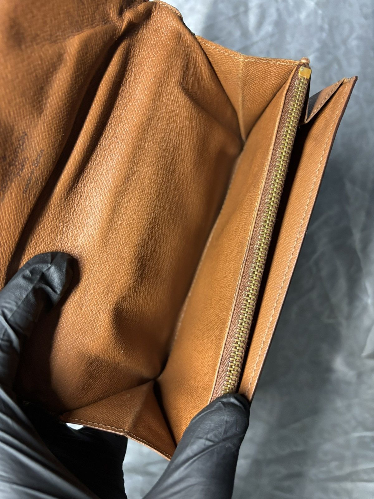 Louis Vuitton (very worn) Louis Vuitton Long Wallet Size ONE SIZE - 13 Thumbnail