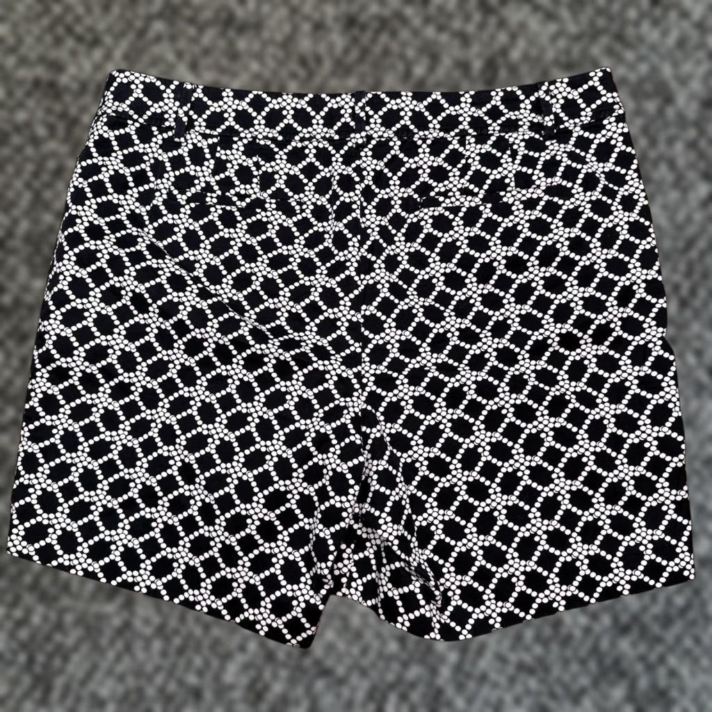 Talbots Talbots Shorts Womens 16 Black High Rise Stretch Chino Casual 6.5in Inseam Front Flat Front Geometric Pattern Cotton Spandex Regular Size 38" / US 16 / IT 52 - 1 Thumbnail