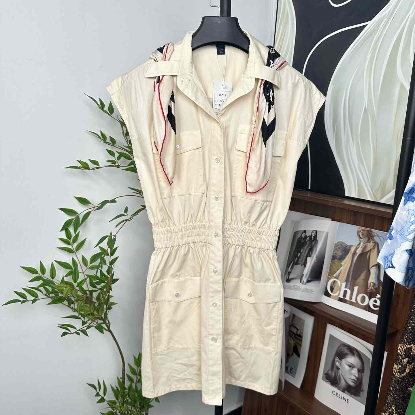Louis Vuitton Louis Vuitton Cargo T-Shirt M Women Size M / US 6-8 / IT 42-44 - 1 Thumbnail