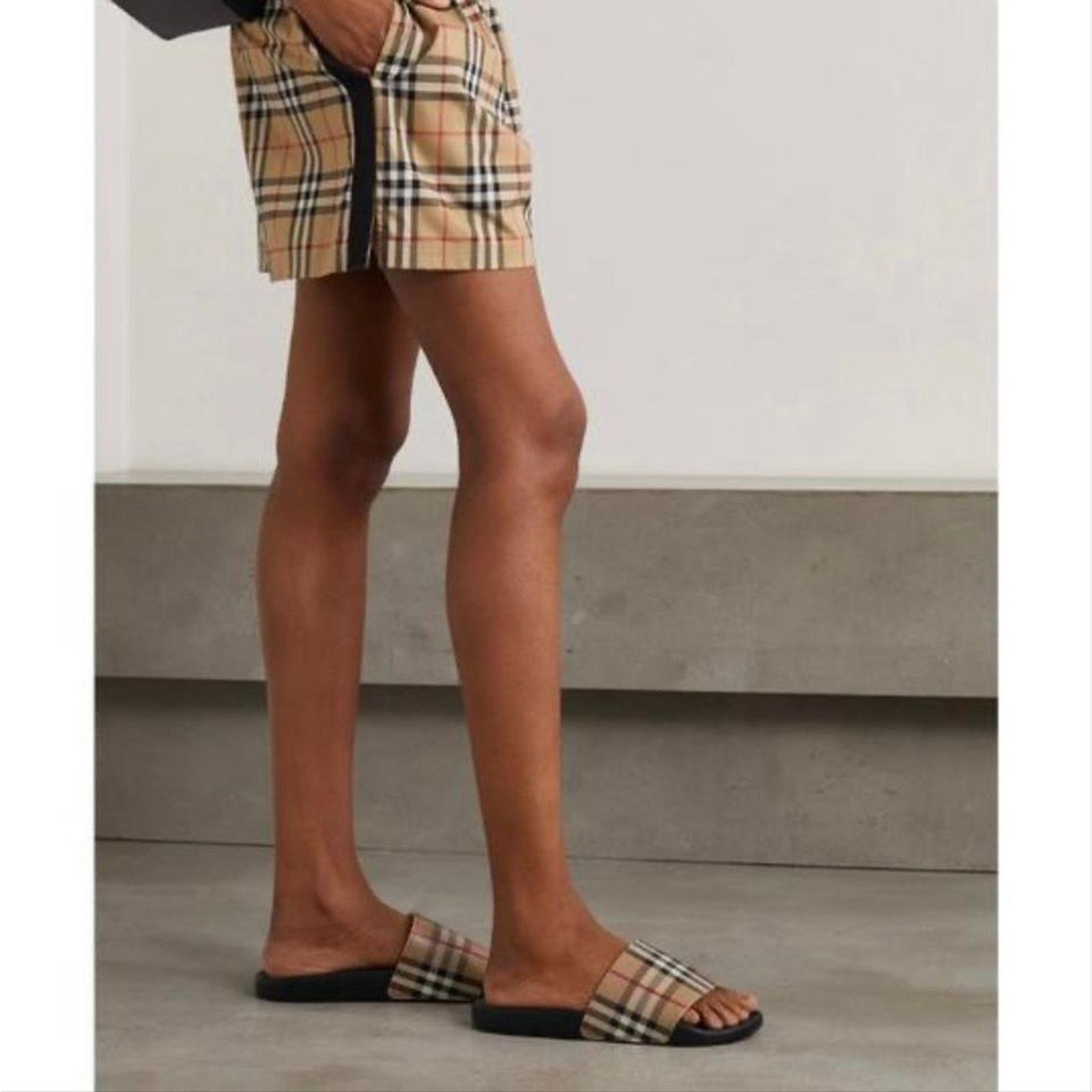 Burberry Check rubber slides sandals Size US 9 / IT 39 - 2 Thumbnail