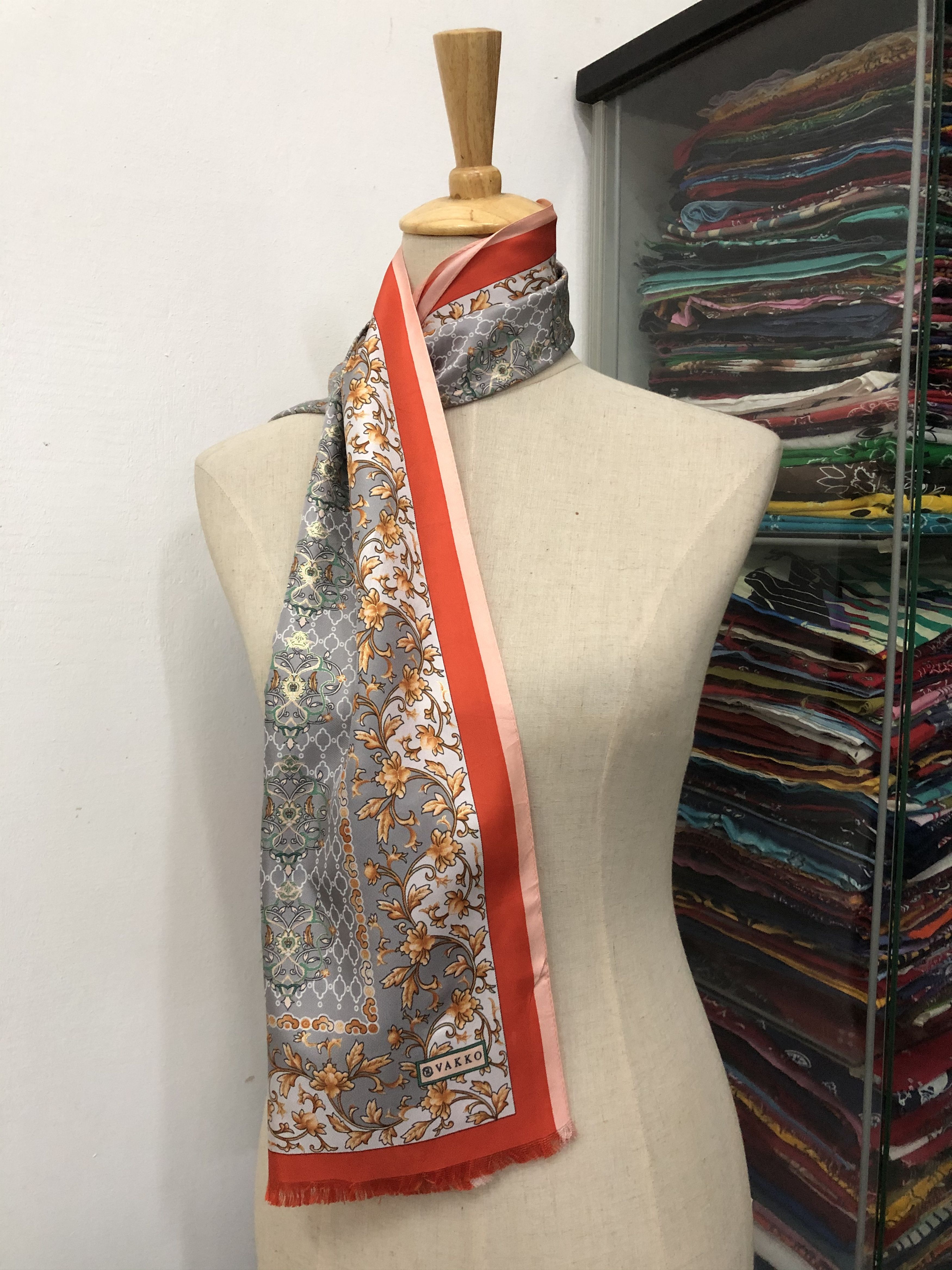 Vintage Vintage Vakko Silk Scarf Size ONE SIZE - 1 Thumbnail