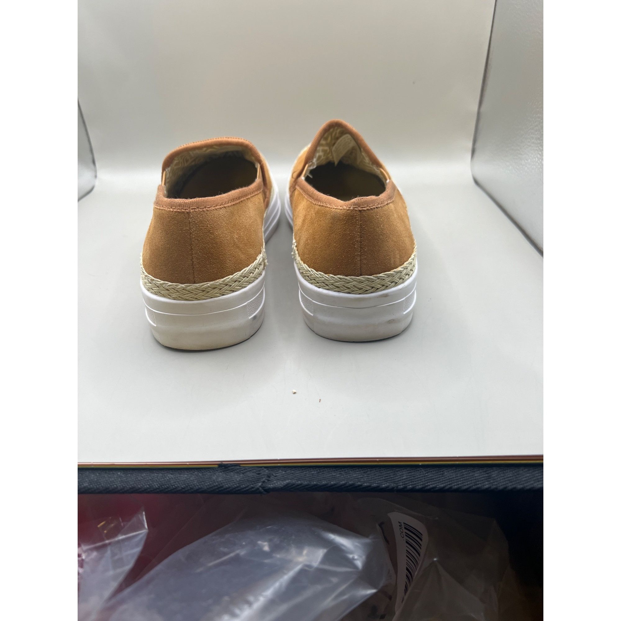 Tommy Bahama Tommy Bahama Womens Tan Slip-On Suede Shoes 8B Painter Size US 8 / IT 38 - 5 Thumbnail