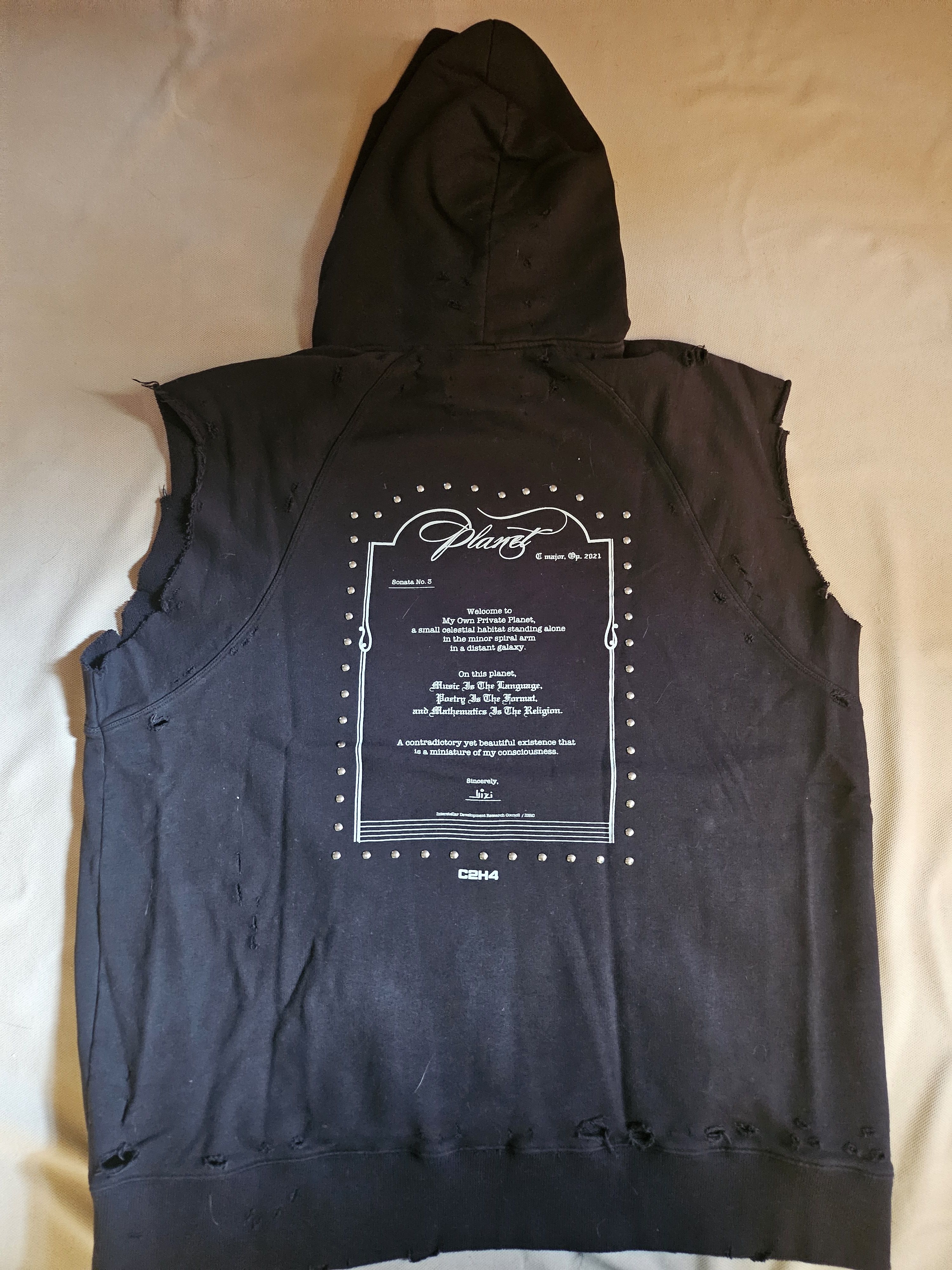 C2H4 C2H4 "My Own Private Planet" Sleeveless Hoodie Size US XL / EU 56 / 4 - 6 Thumbnail
