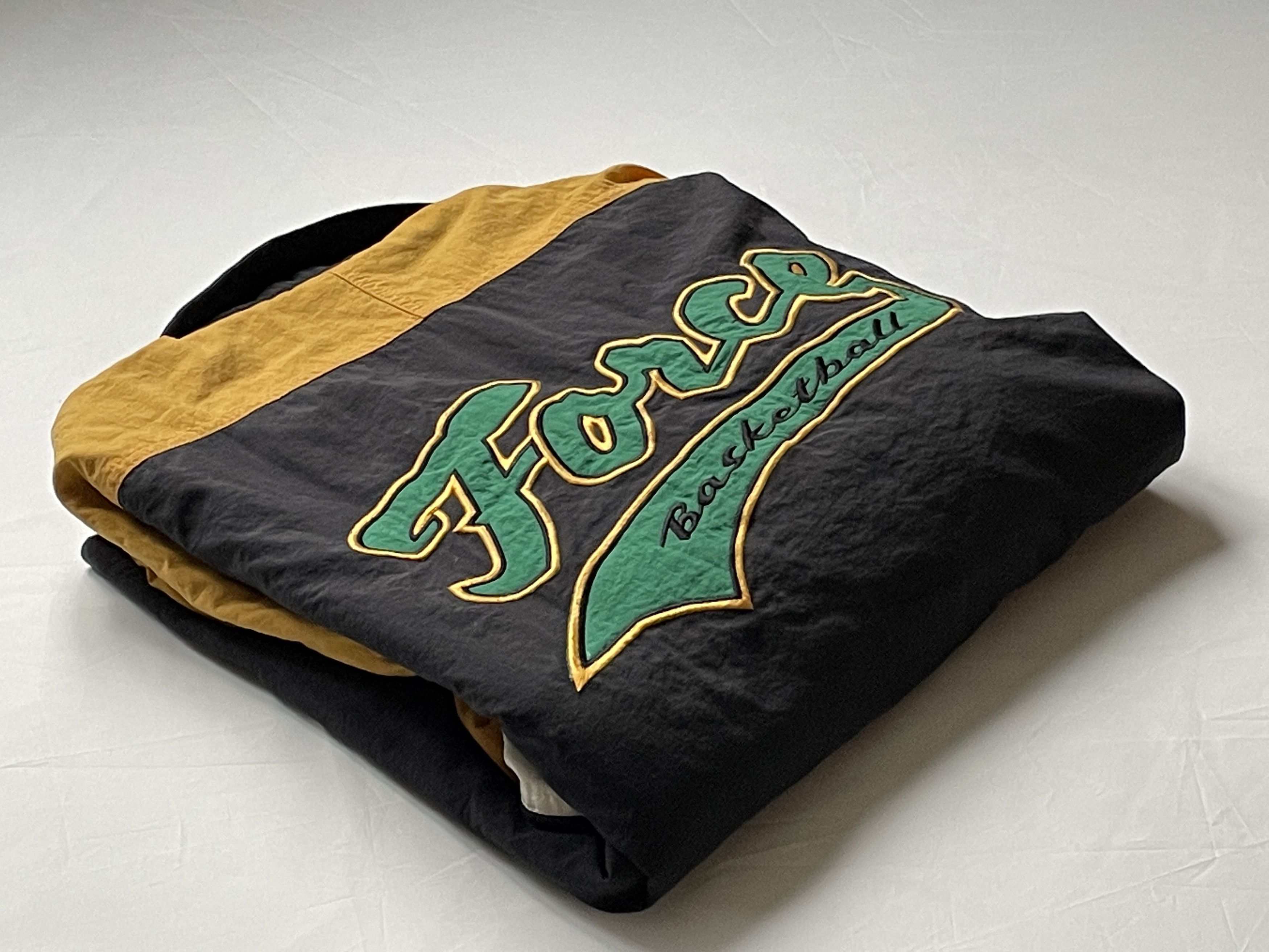 Nike Vintage Nike Force Basketball Jacket Jamaican Colourway Size US M / EU 48-50 / 2 - 3 Thumbnail
