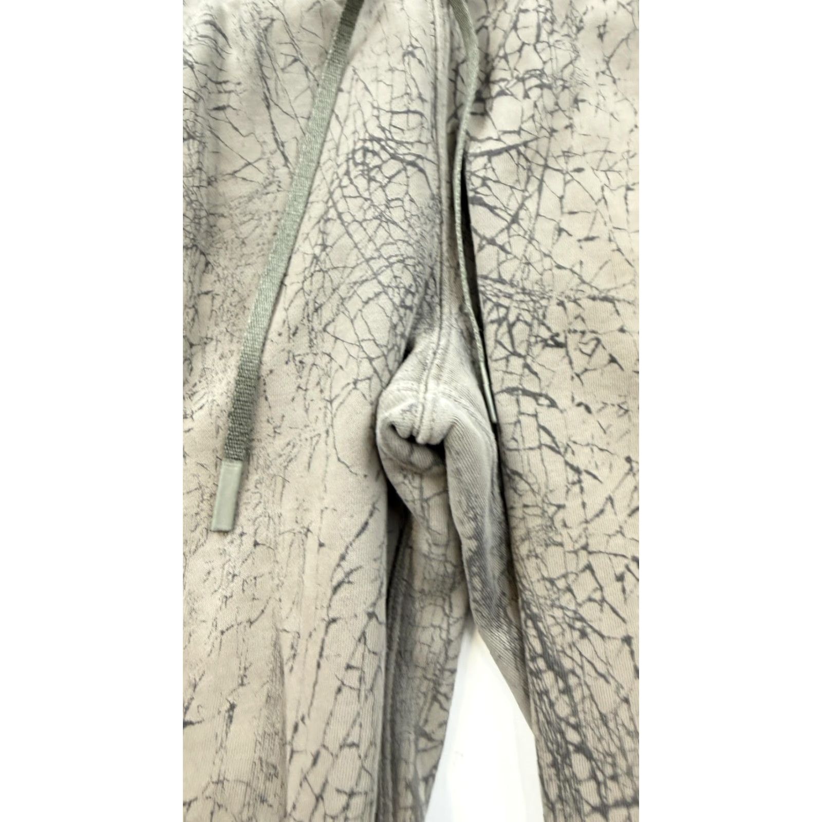 Lululemon VINTAGE Lululemon Sweatpants Womens 8 Gray Crackle Print Jogger French Terry Yoga Gym Size 30" / US 8 / IT 44 - 5 Thumbnail