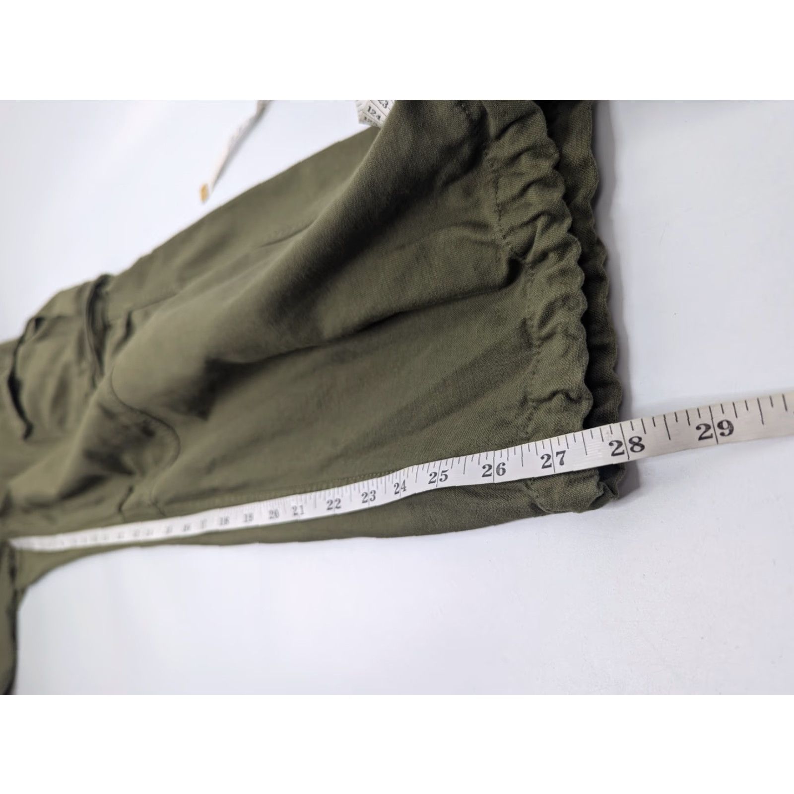 Aritzia Aritzia TNA Supply Cargo Pants Women's Size 4 Army Green Cargo Pants Tapered Regular Waist Buckle Zipper Size 27" / US 4 / IT 40 - 7 Thumbnail