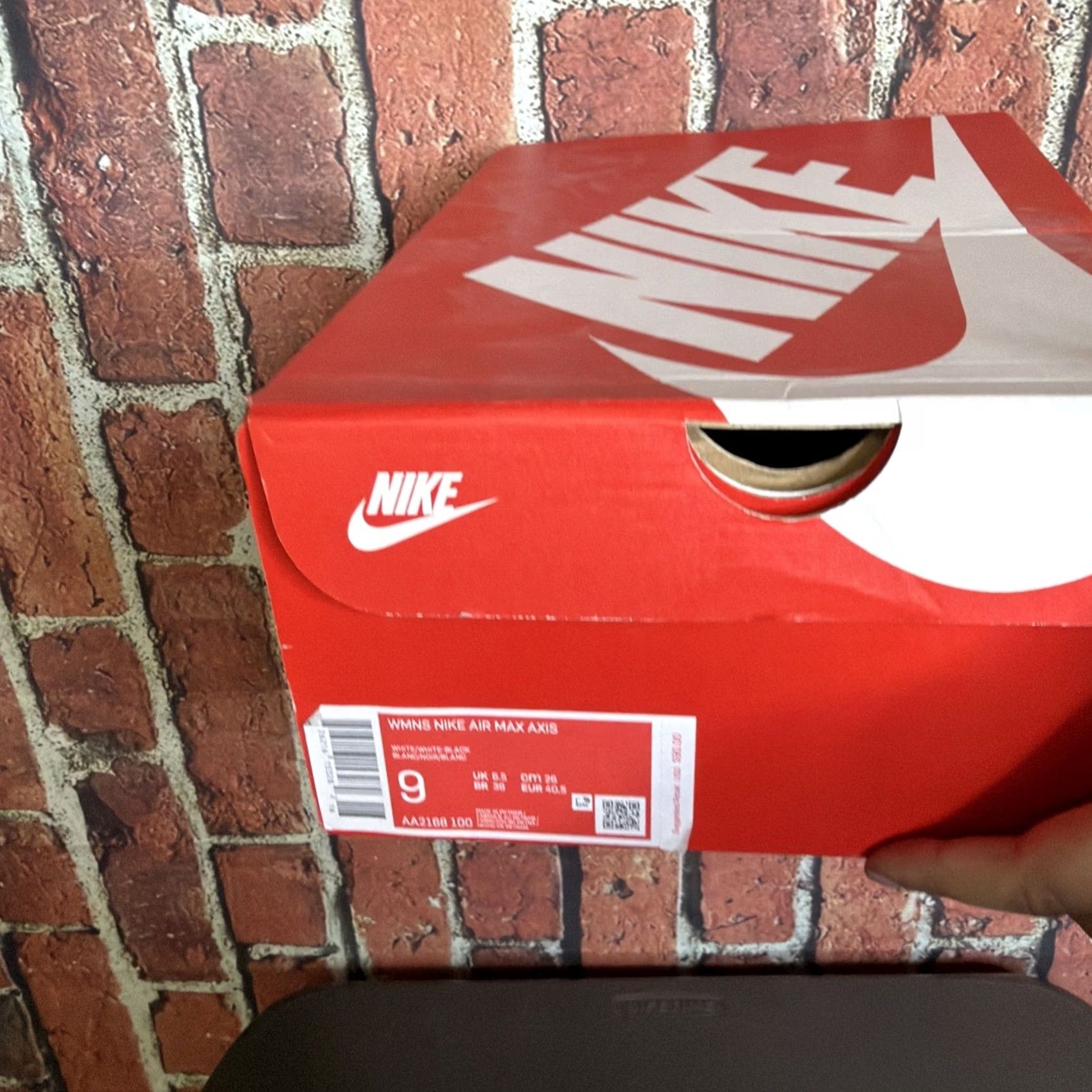 Nike Nike Air Max Axis Womens Size 9 White Sneaker Athletic AA2168-100 Size US 4 / IT 34 - 6 Thumbnail