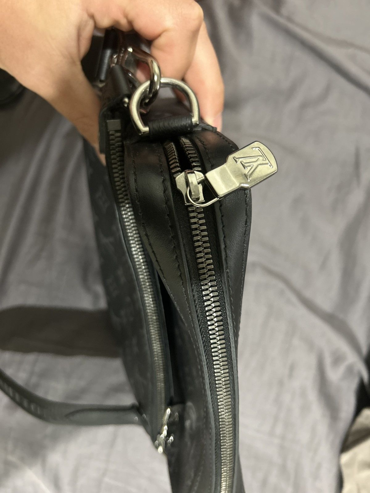 Louis Vuitton Louie v satchel bag Size ONE SIZE - 9 Thumbnail
