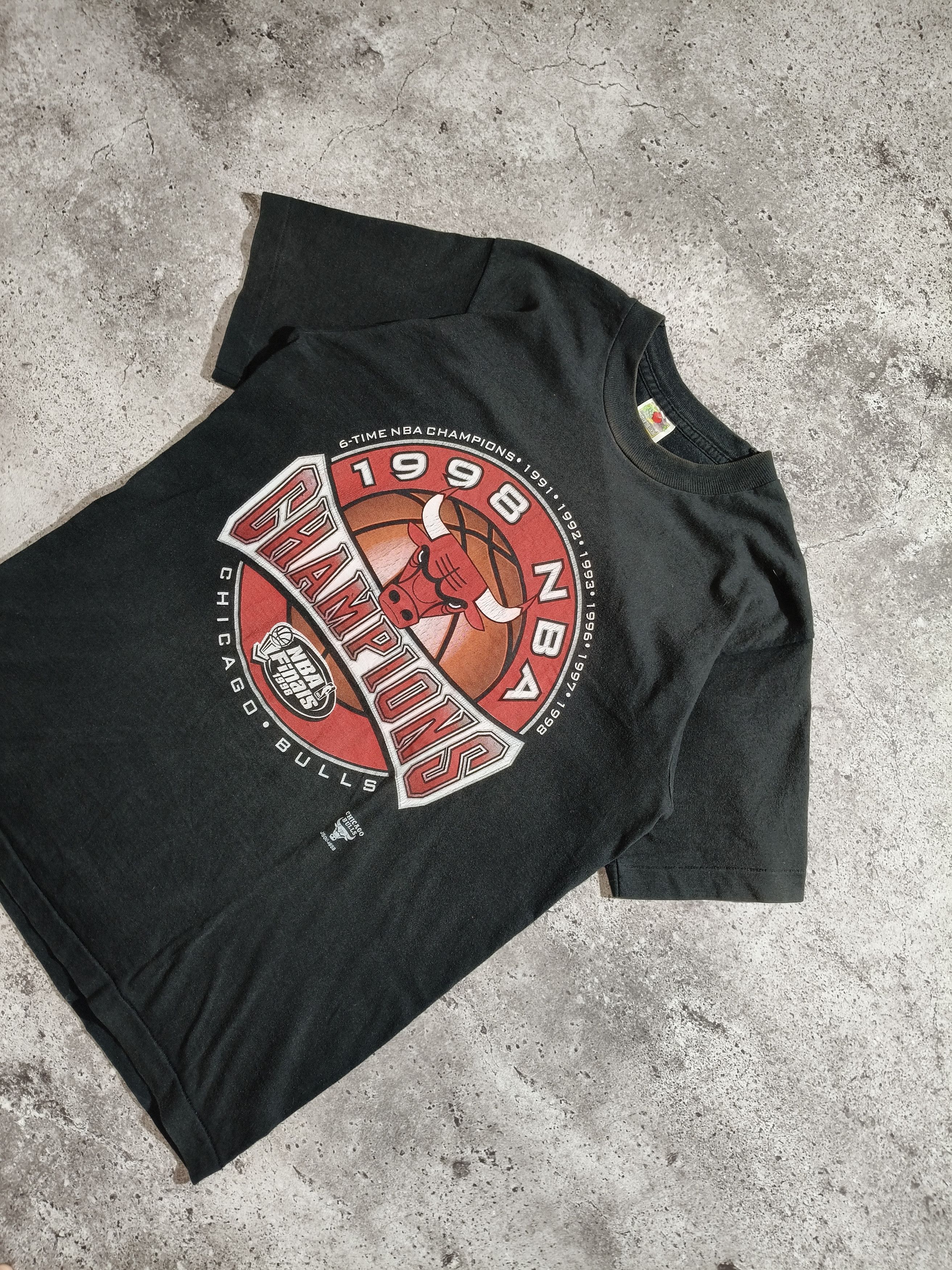 Vintage Vintage Chicago Bulls 1998 NBA Champions T-shirt Size US M / EU 48-50 / 2 - 2 Thumbnail
