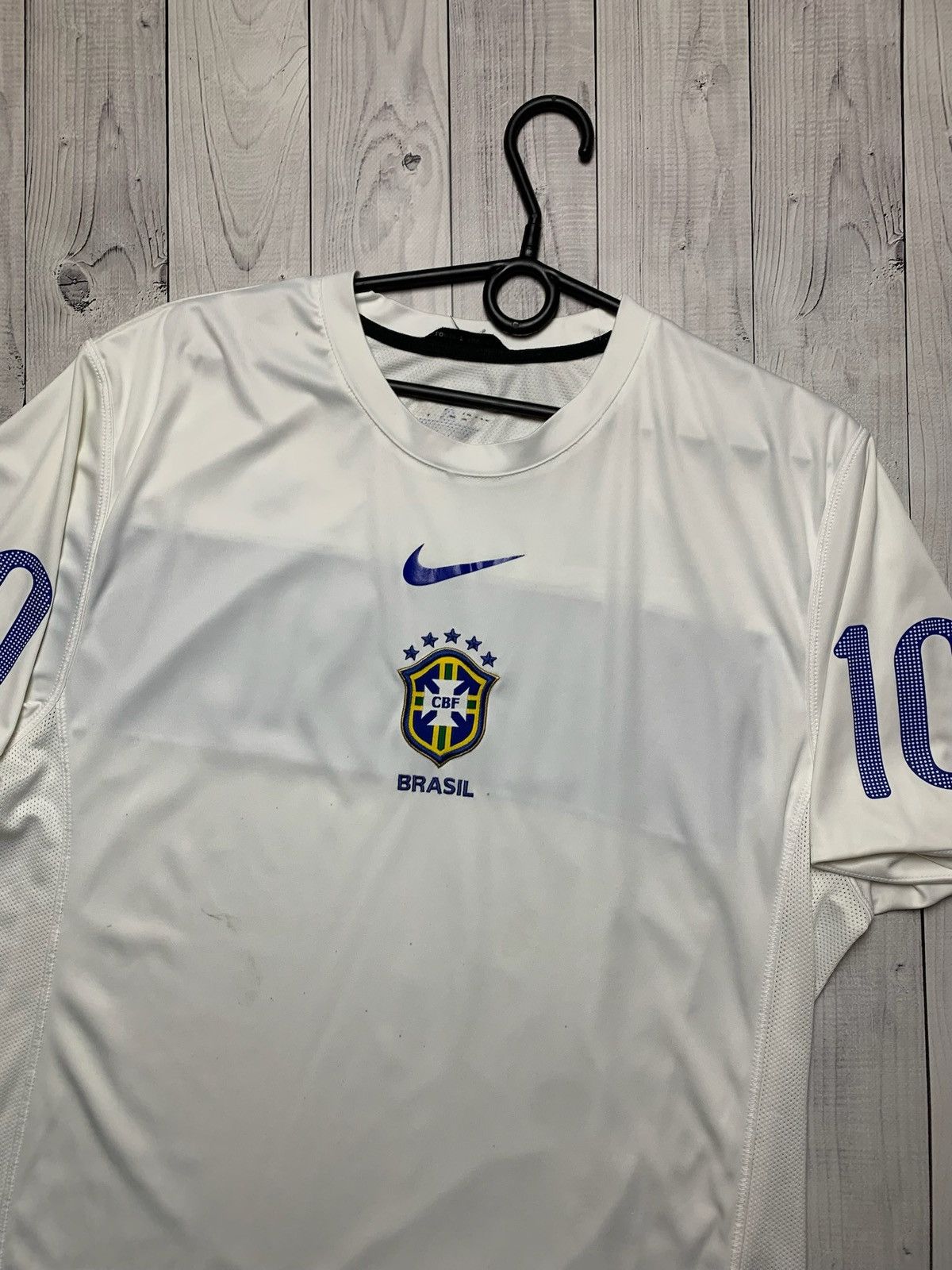 Nike × Vintage Vintage Brazil Nike soccer jersey white 2010 big logo XL Size US XL / EU 56 / 4 - 3 Thumbnail