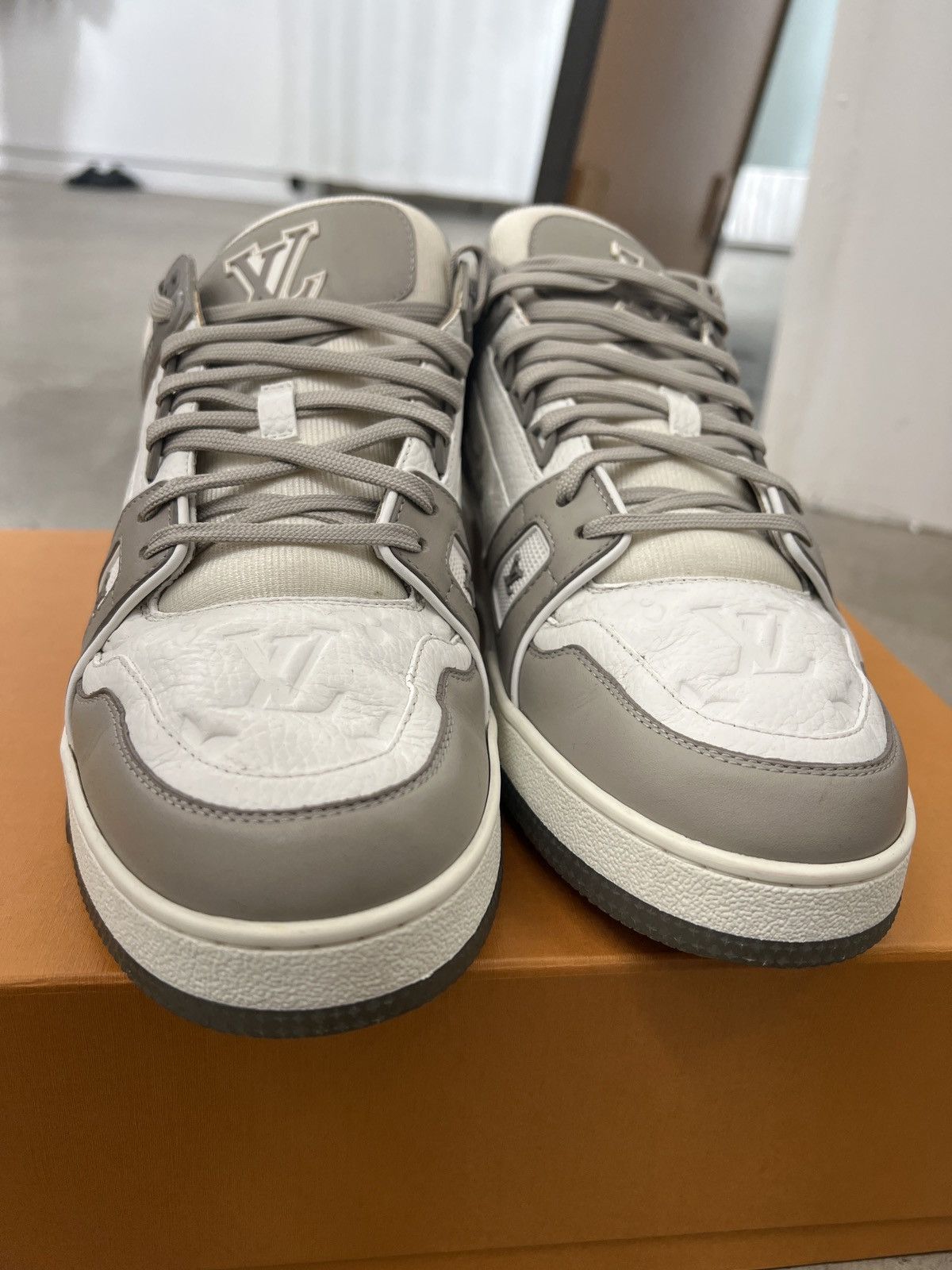 Louis Vuitton Louis Vuitton LV Monogram Grey Trainer Size US 10 / EU 43 - 2 Thumbnail