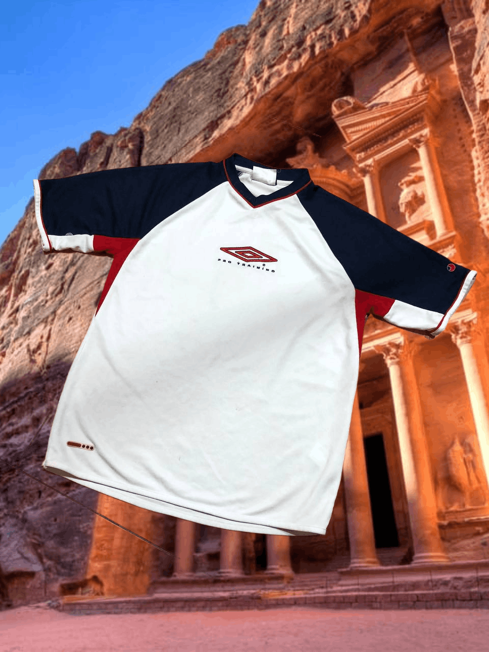 Umbro Vintage T-shirt Umbro big logo center crazy Y2K streetwear Size US M / EU 48-50 / 2 - 1 Thumbnail