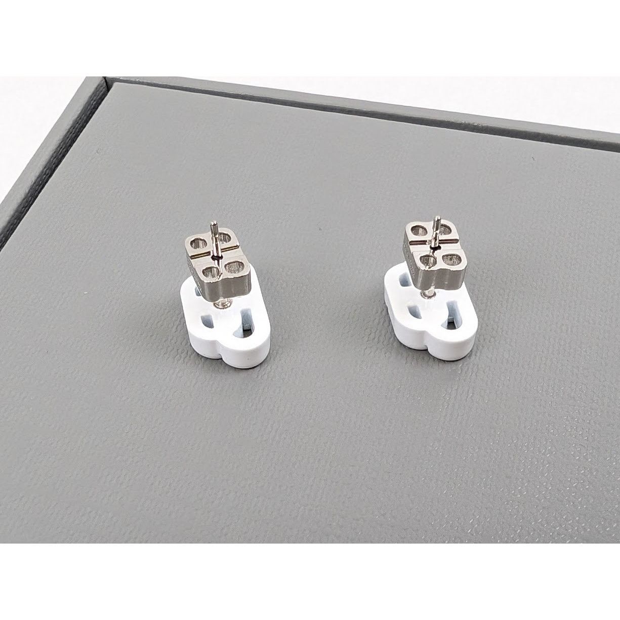 Balenciaga o1rshd1 Q:2 / Size: OS / BB Stud Earrings in White Size ONE SIZE - 11 Thumbnail