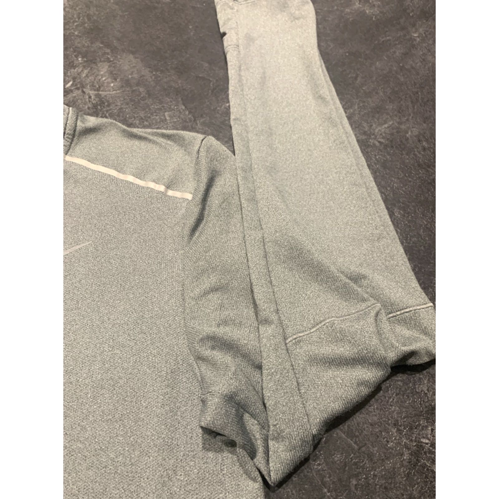 Nike Nike Dri-Fit Long Sleeve Performance Shirt Adult Large Gray Activewear Classic Mens Size US L / EU 52-54 / 3 - 2 Thumbnail