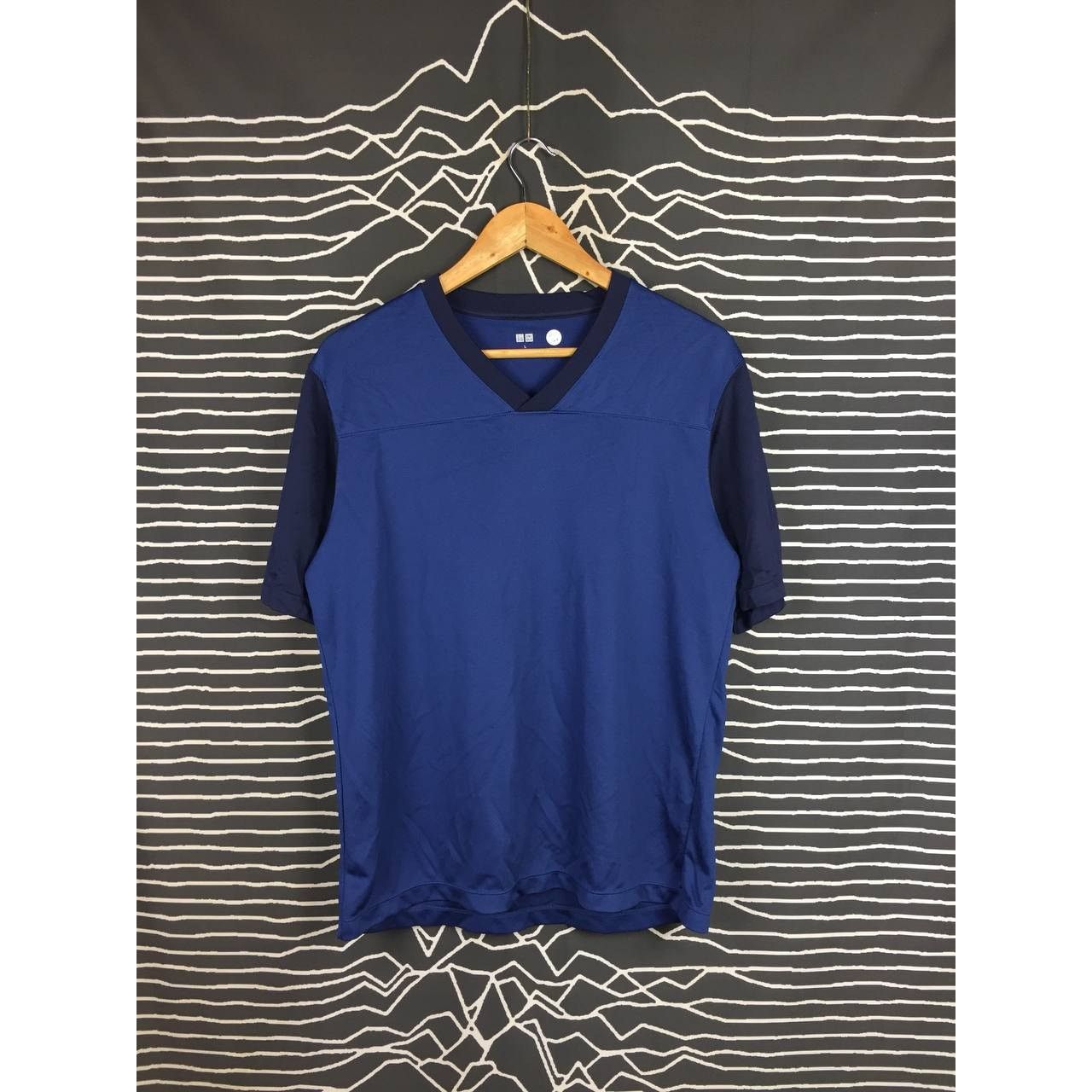 Japanese Brand × Uniqlo Uniqlo AIRism Mesh V- Neck Short Sleeve Tee Size US L / EU 52-54 / 3 - 2 Thumbnail