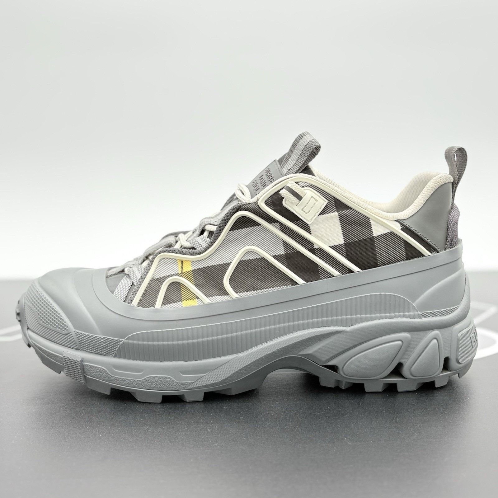 Burberry Burberry Ramsey Vintage Check ' Grey ' | SUPER CLEAN! Size US 11 / EU 44 - 8 Thumbnail