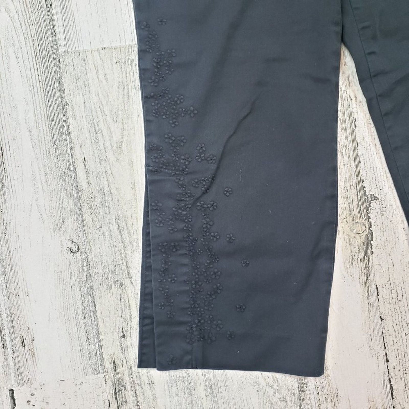 DKNY DKNY Petite Solid Black Embroidered Capri Cropped Pants 10P Size 32" / US 10 / IT 46 - 3 Thumbnail