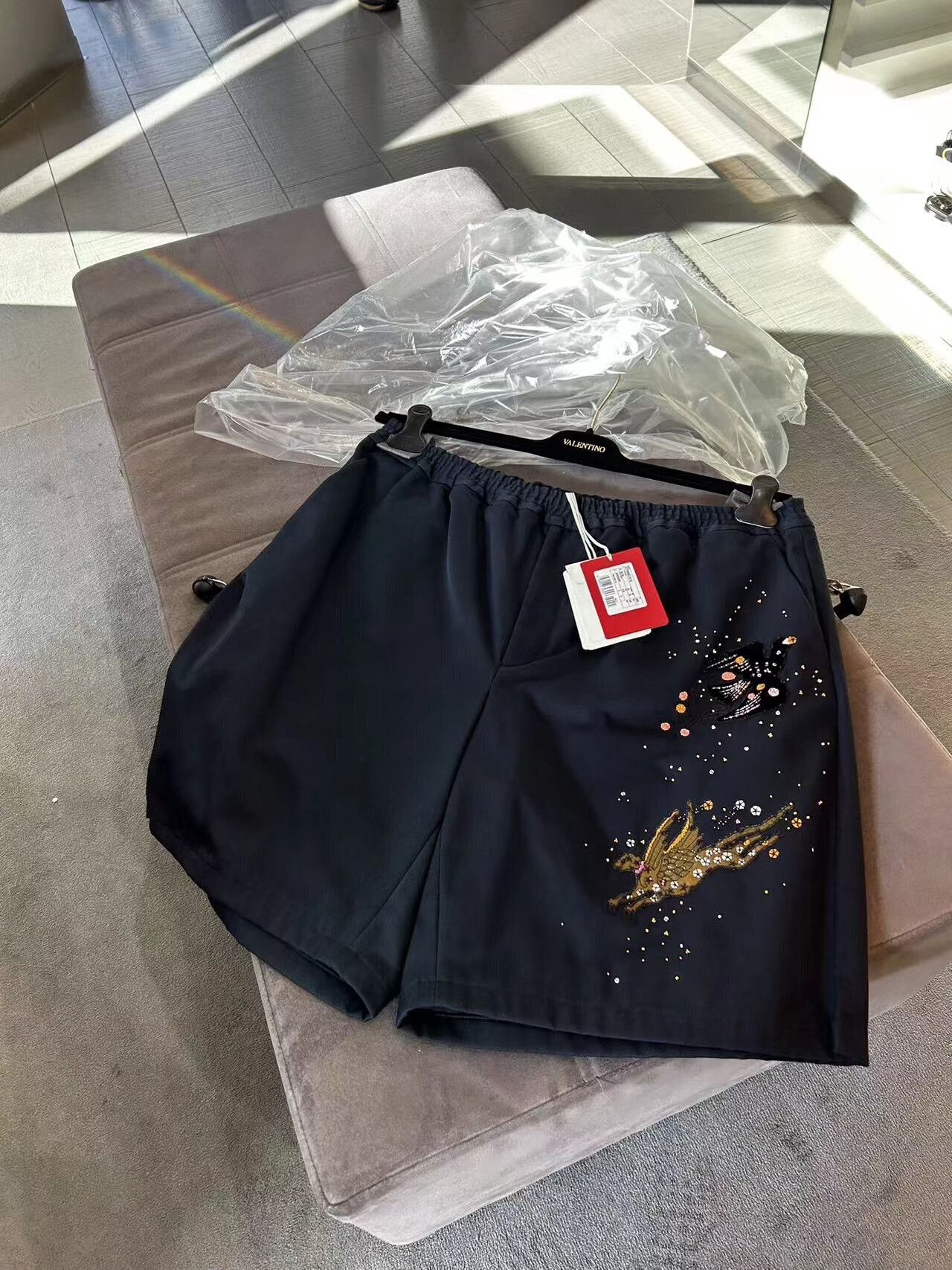 Valentino Valentino Runway Shorts Size 54 Size US 44 / EU 60 - 1 Thumbnail