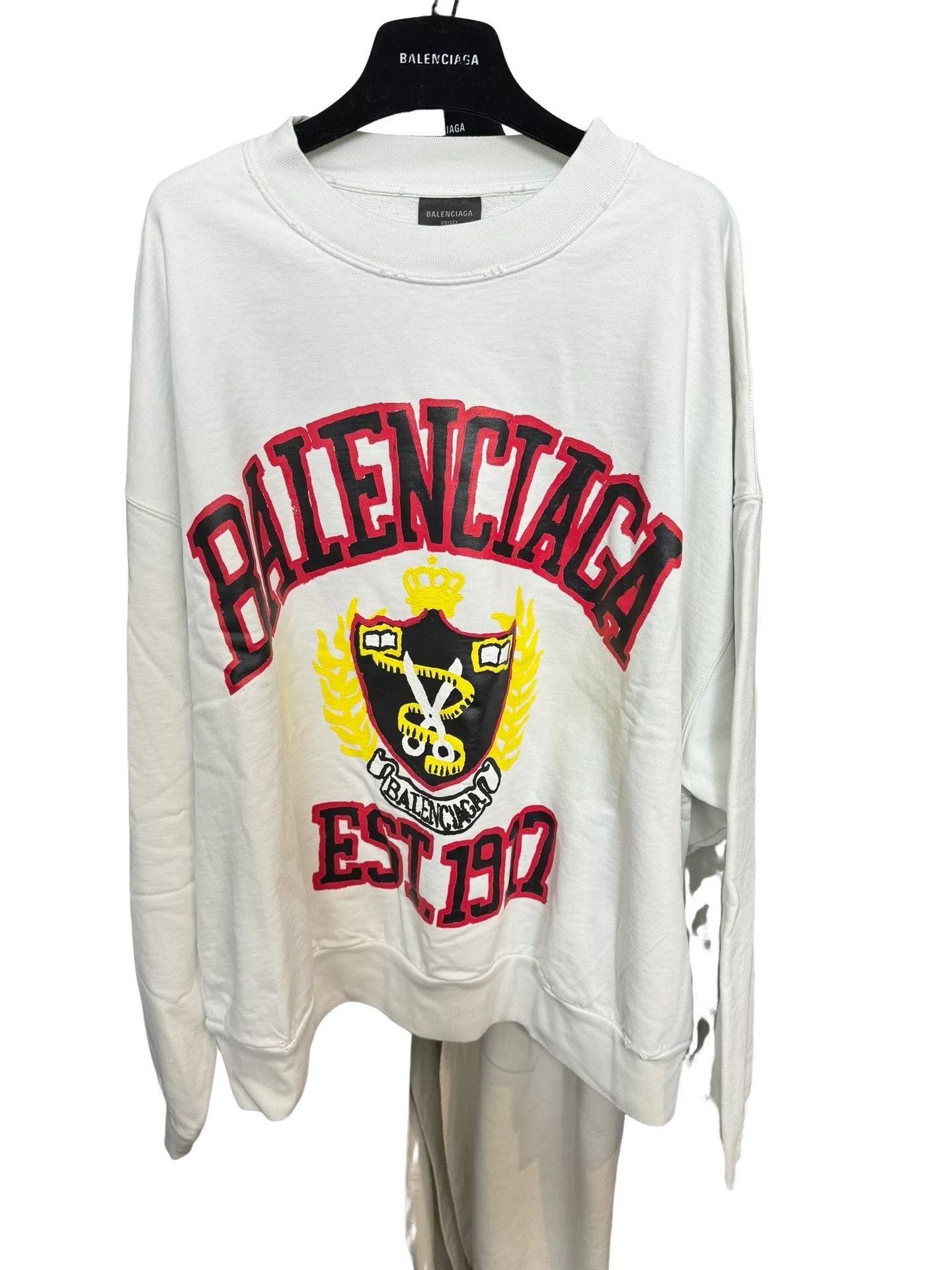 Balenciaga Balenciaga Logo Crest Sweatshirt Size L Size US L / EU 52-54 / 3 - 1 Thumbnail