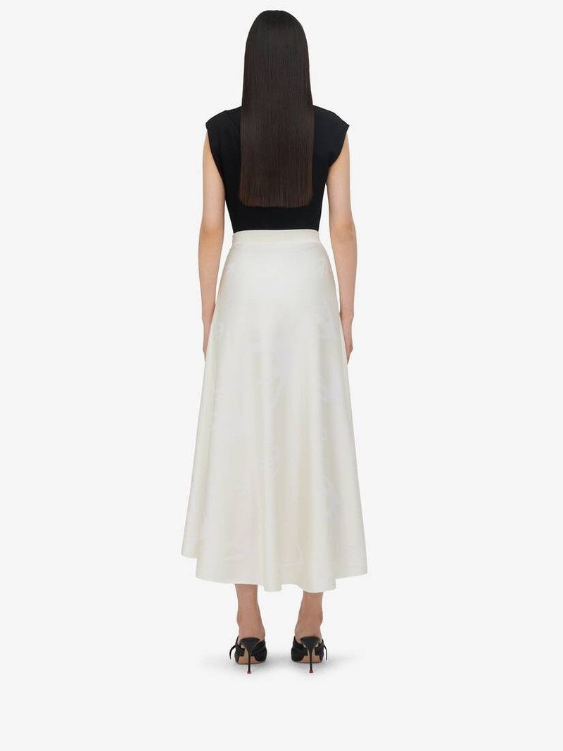 o1srvl11e0326 Swallow Skirt in White