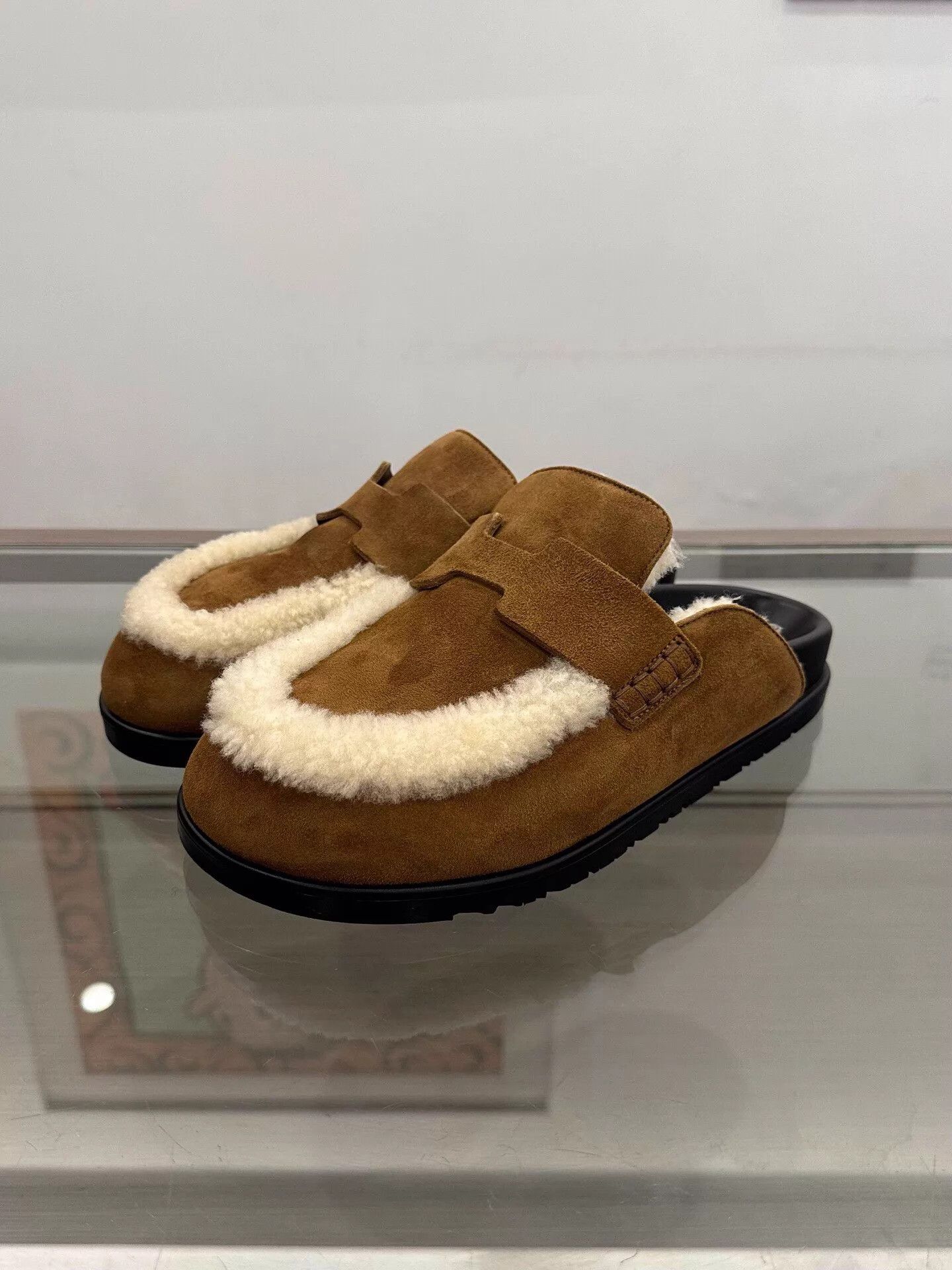Hermes Hermes Go Women's Brown H-Logo Suede Shearling Mule EU39 Size US 8.5 / IT 38.5 - 1 Thumbnail