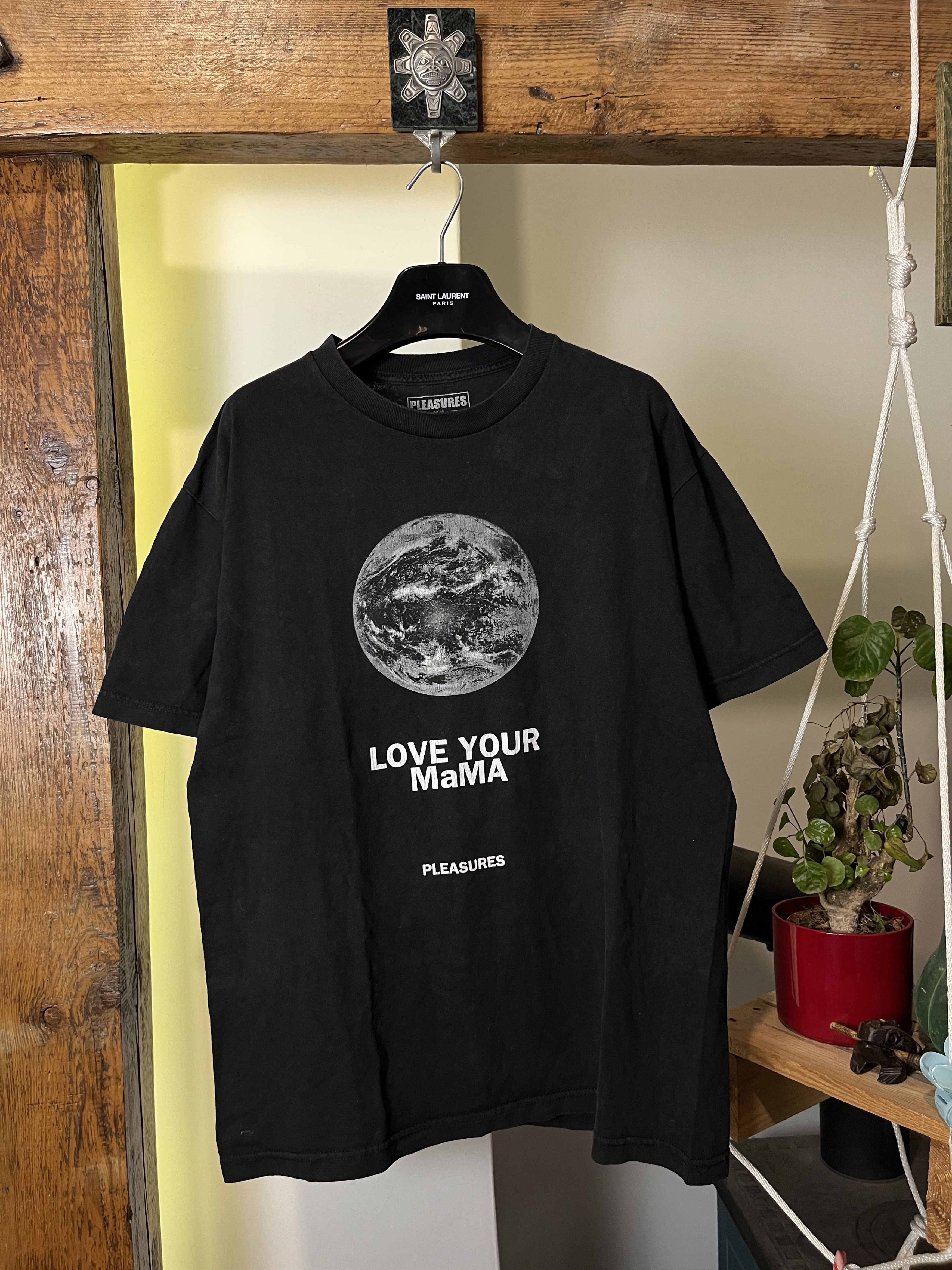 Pleasures Pleasures „Love Your Mama" Earth Shirt Sleeve T-Shirt Black Size US L / EU 52-54 / 3 - 1 Thumbnail