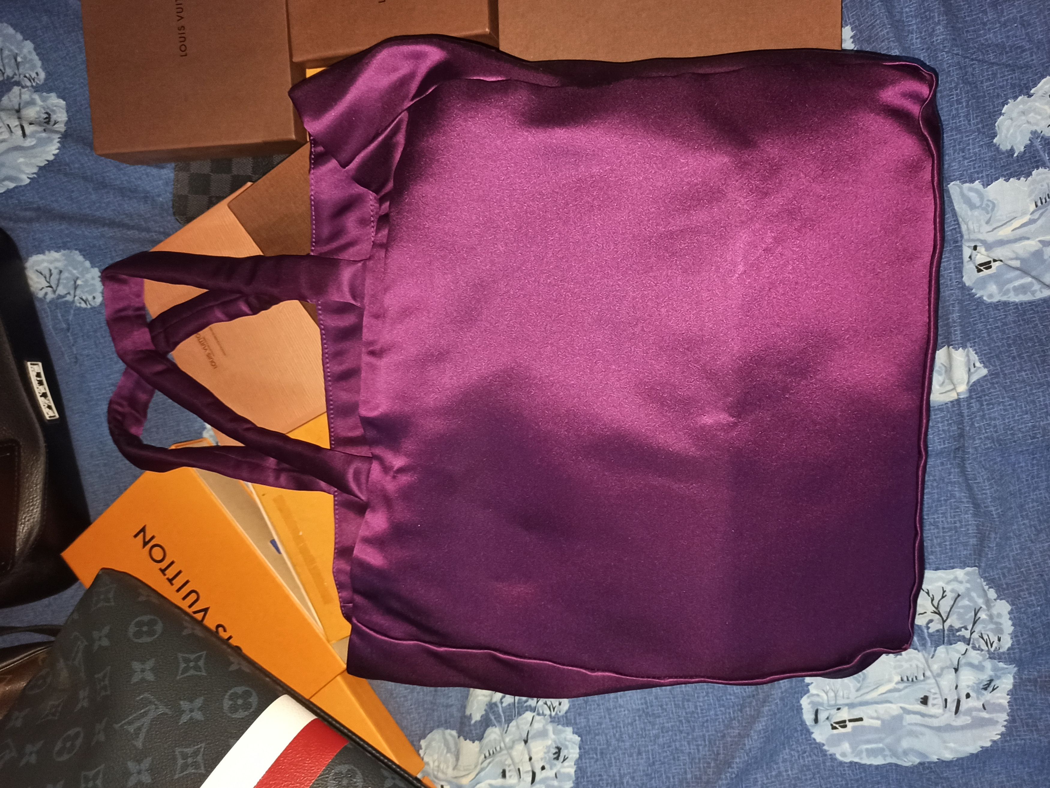Louis Vuitton Louis Vuitton Love Silk Tote Bag Size ONE SIZE - 2 Thumbnail