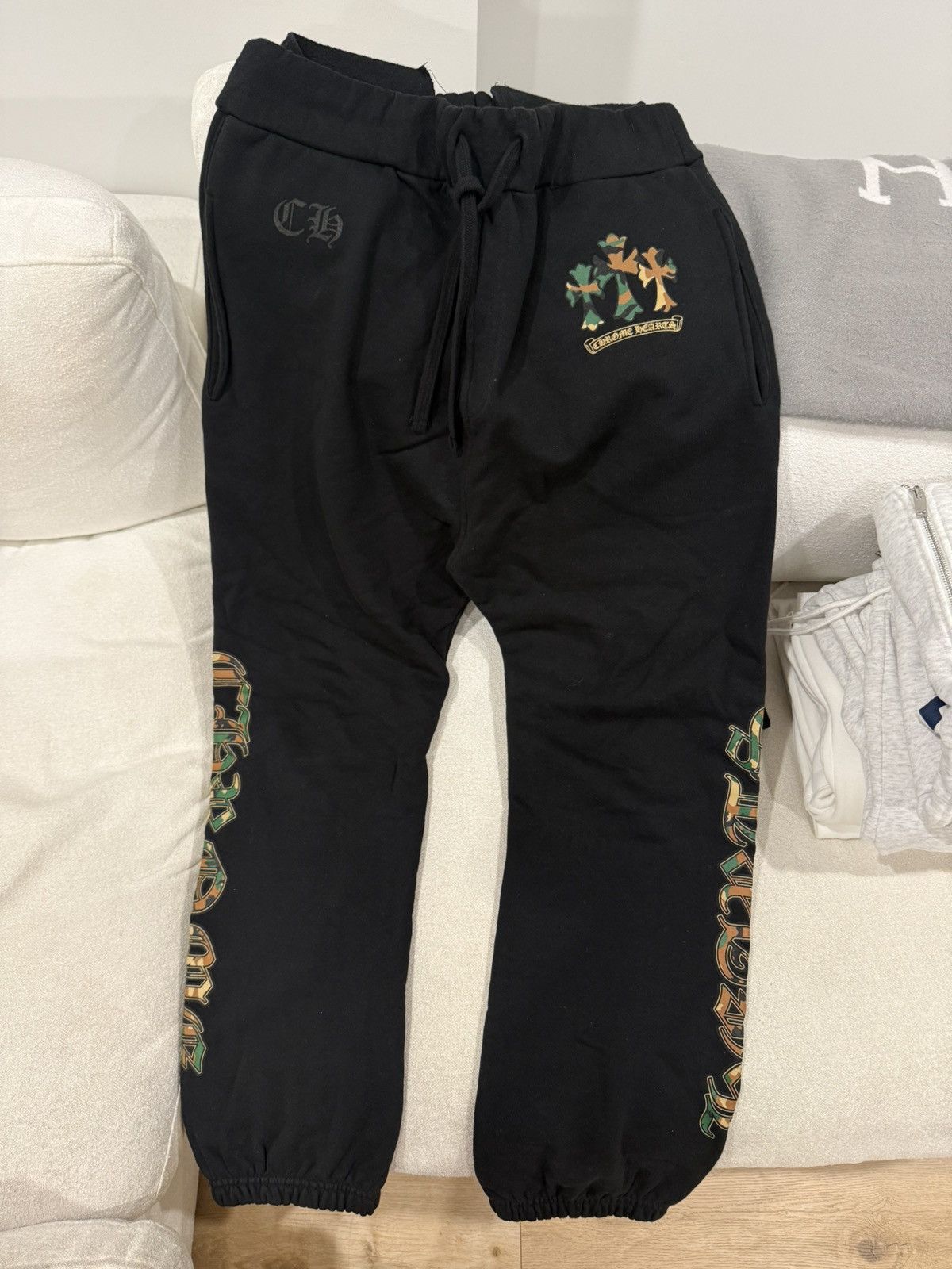 Chrome Hearts Chrome Hearts Camo Triple Cross Sweatpants Size US 34 / EU 50 - 1 Thumbnail