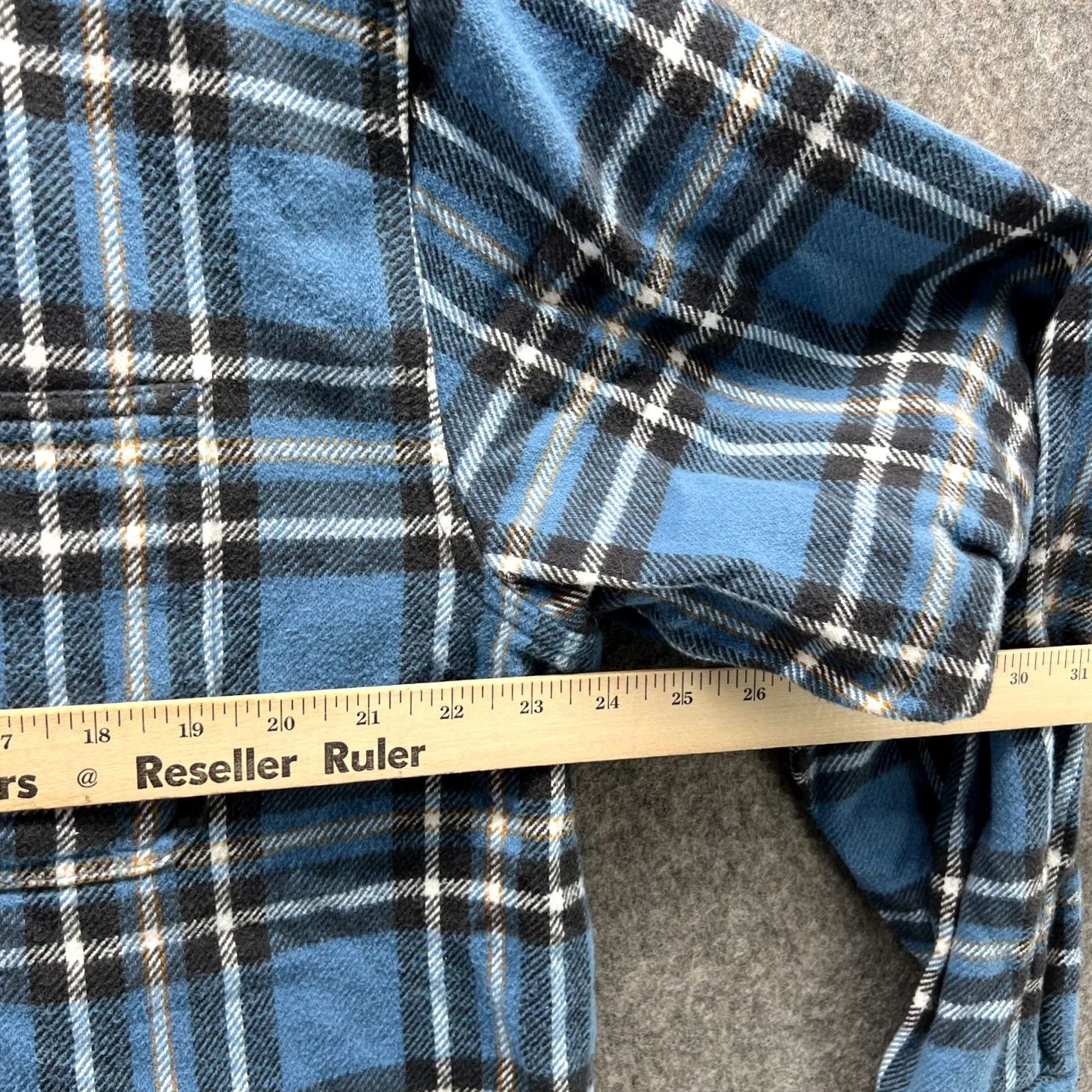 American Eagle Outfitters VINTAGE American Eagle Outfitters Shirt Men L Blue Plaid Flannel Button-Down Short Description not included Size US L / EU 52-54 / 3 - 5 Thumbnail