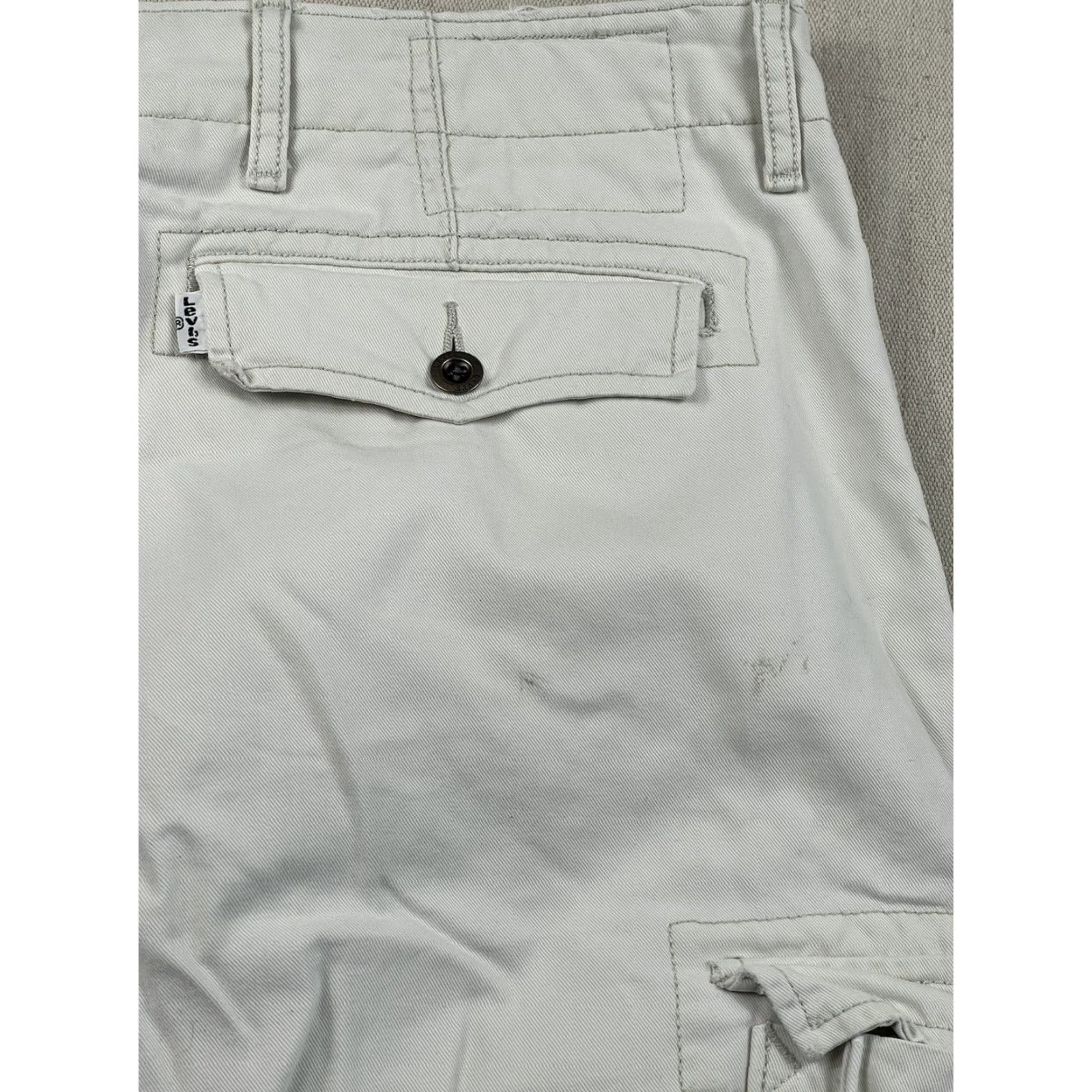 Levi's VINTAGE? No, Levi's Cargo Shorts Mens 34 White 11" Inseam Canvas Cotton Cargo Pocket Casual Workwear Summer 11" Inseam Men’s Regular Mens Size US 34 / EU 50 - 5 Thumbnail