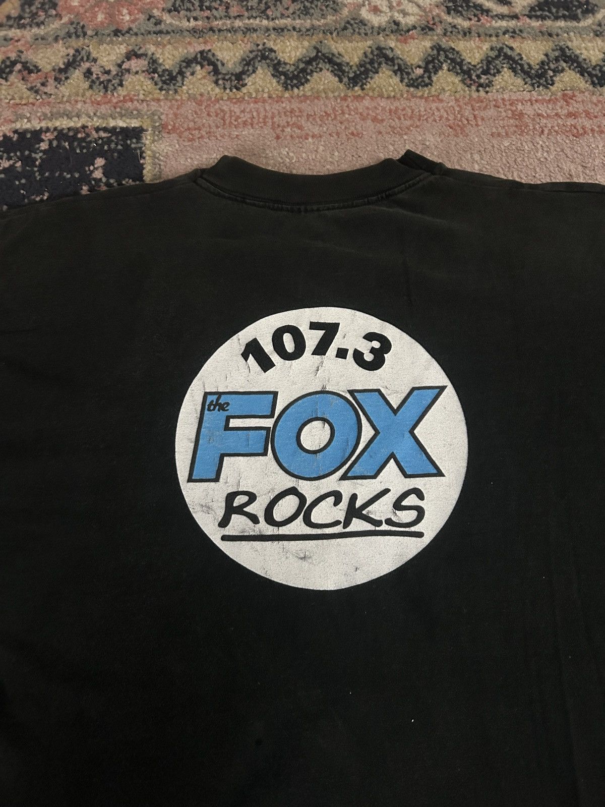 Vintage Vintage 90s 107.3 THE FOX ROCKS Radio Station T-Shirt Size US L / EU 52-54 / 3 - 5 Thumbnail
