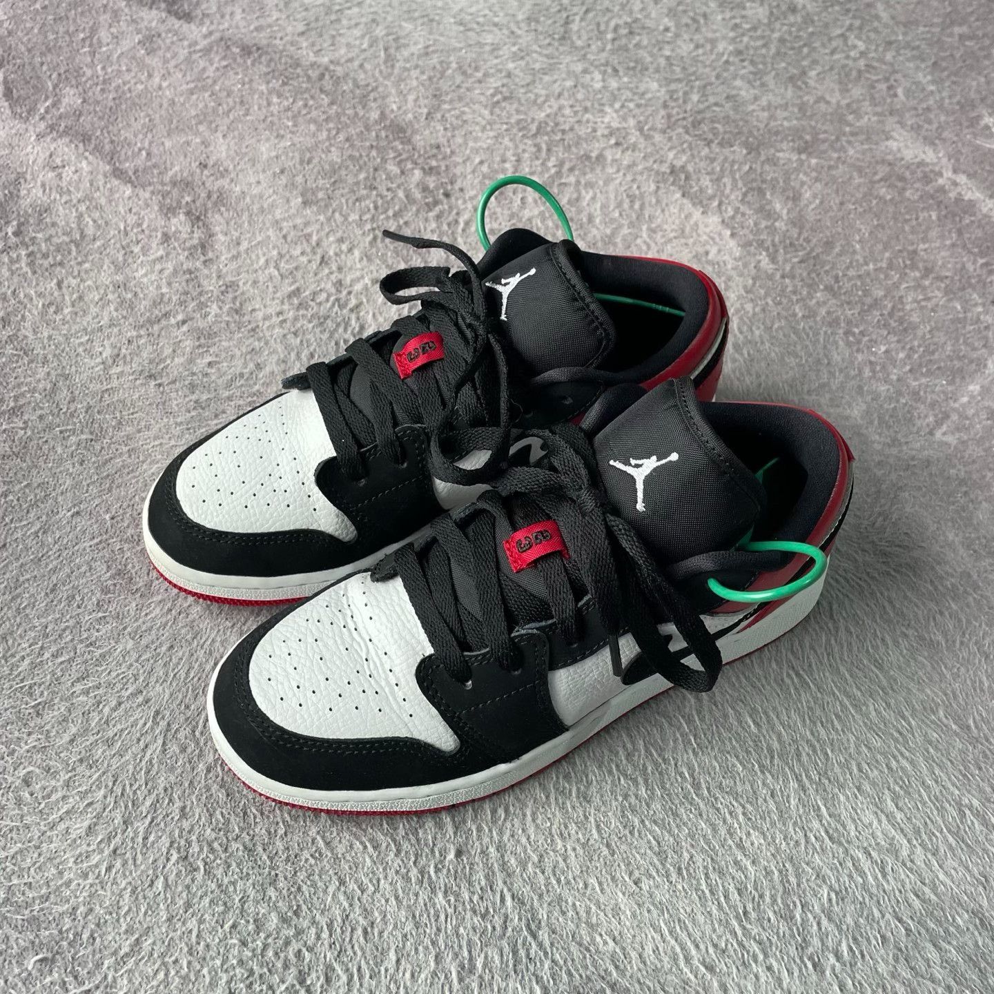 Nike Nike Black Lowtop Sneakers 36 Men Size US 5 / EU 37 - 1 Thumbnail