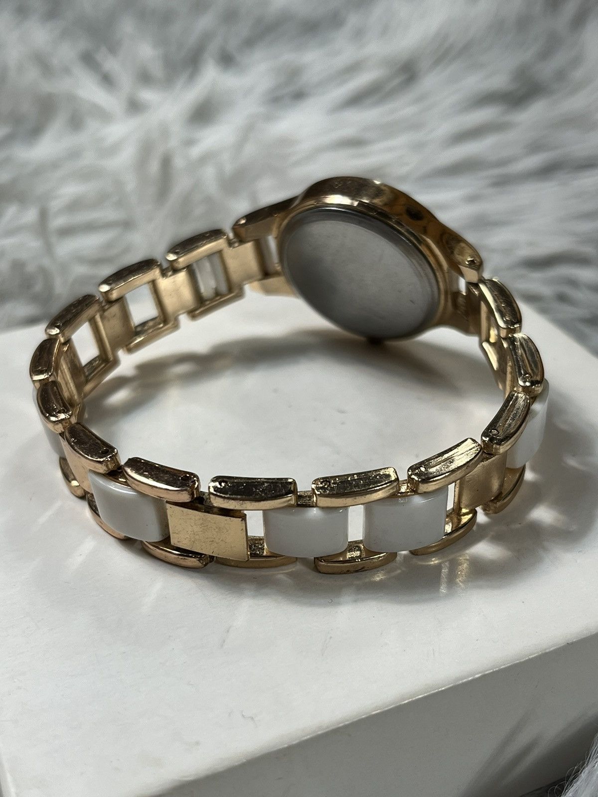 Jewelry Gold & White Ladies’ Bracelet Watch – Japanese Brand Size ONE SIZE - 7 Thumbnail