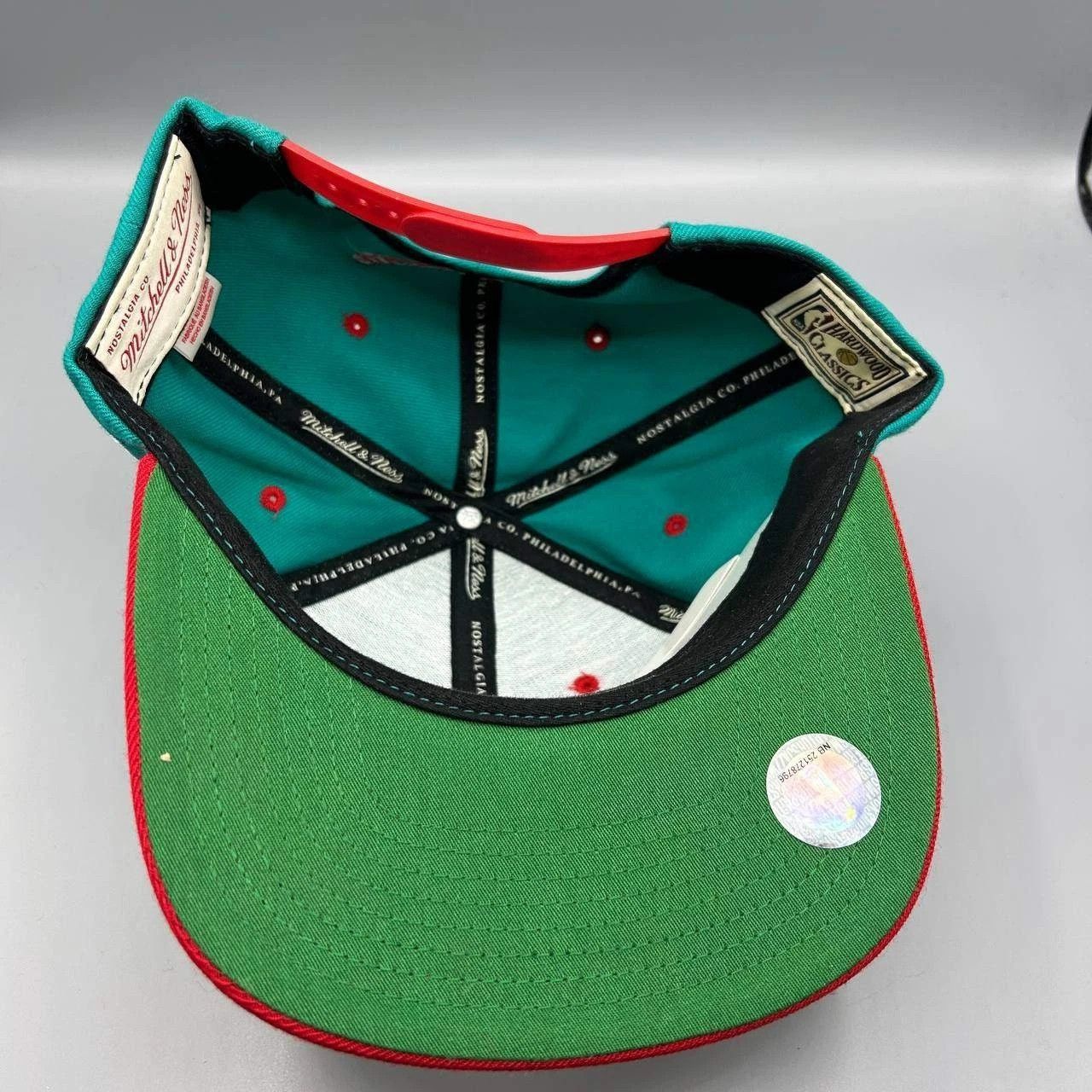 Mitchell & Ness Vancouver Grizzlies Hat Men Snap Back Hardwood Classics Wool Size ONE SIZE - 5 Thumbnail
