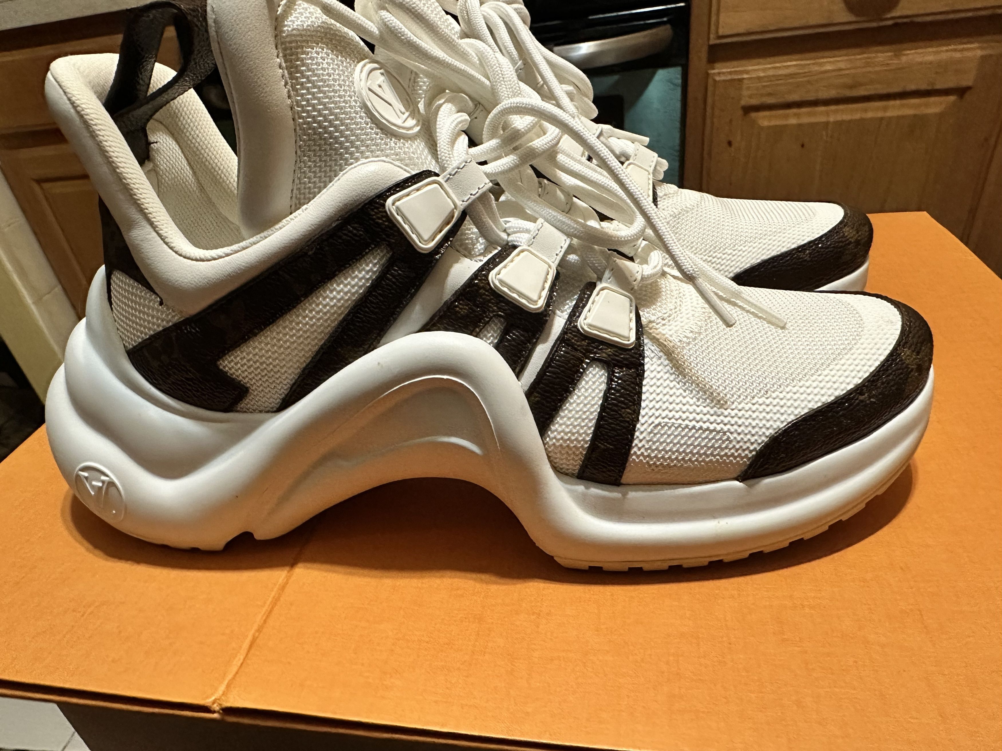 Louis Vuitton LV Archlight Sneaker Size US 8.5 / IT 38.5 - 2 Thumbnail