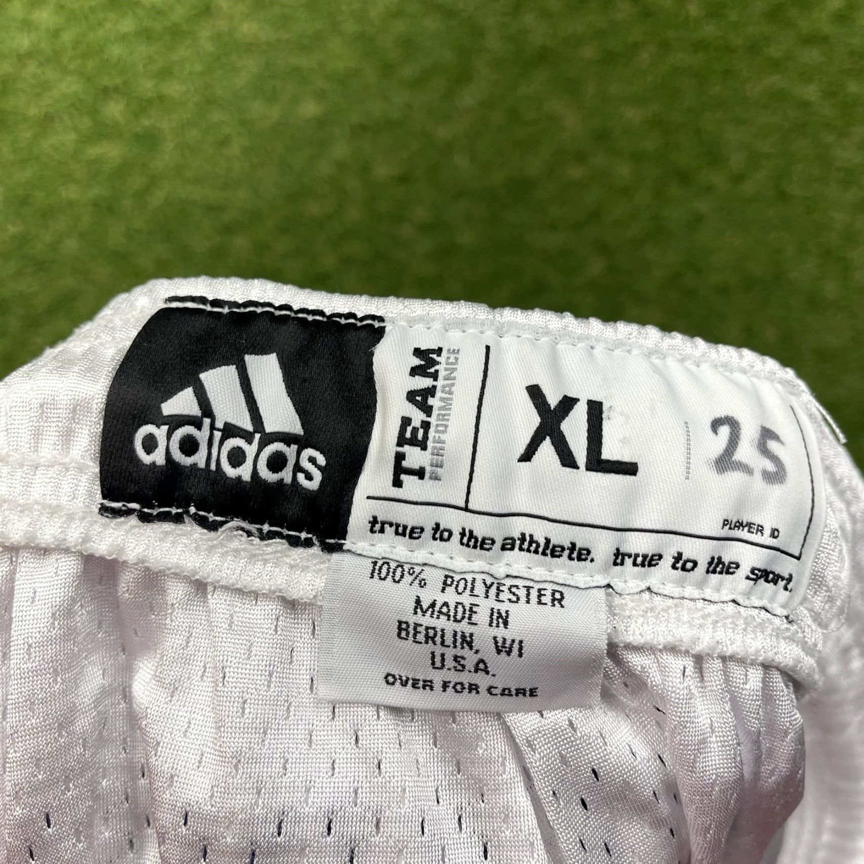 Adidas VINTAGE adidas Shorts Mens XL Michigan Wolverines Team Issued White Jersey Solid With Embroidered Logo Basketball Y2K Sports University USA Size US 36 / EU 52 - 3 Thumbnail