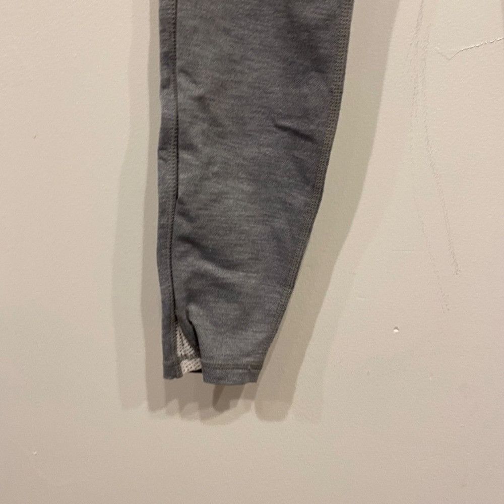 Athleta Athleta Light Grey Chaturunga Leggings Size Small Size 26" / US 2 / IT 38 - 4 Thumbnail