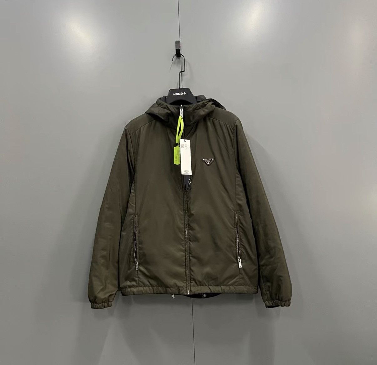 Prada PRADA triangle logo reversible hooded jacket J41 Size US L / EU 52-54 / 3 - 1 Thumbnail