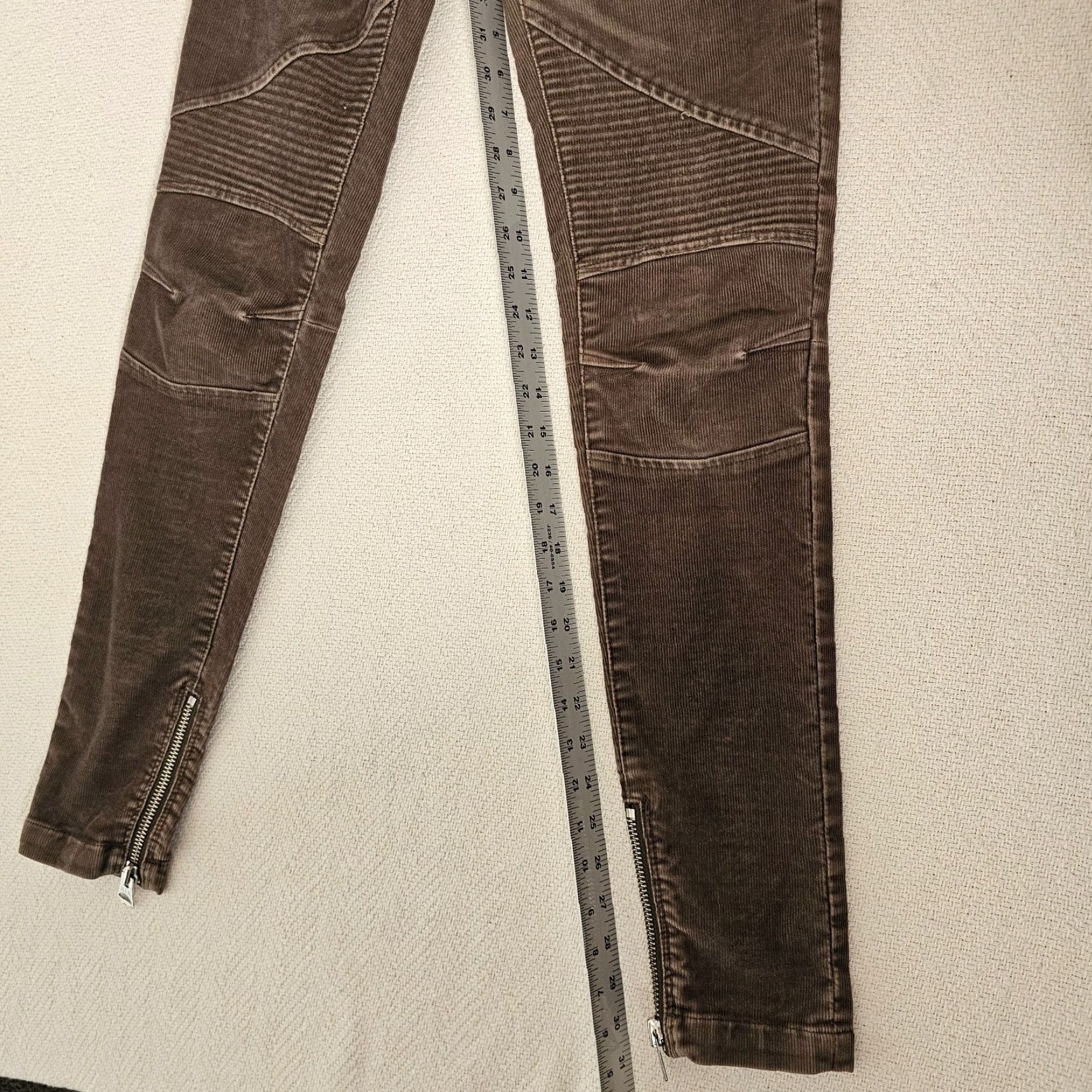 Armani Exchange Armani Exchange Women's Corduroy Jeans Skinny Size 0 Brown Inseam 31" Zipper Accents Size 25" / US 0 / IT 36 - 6 Thumbnail