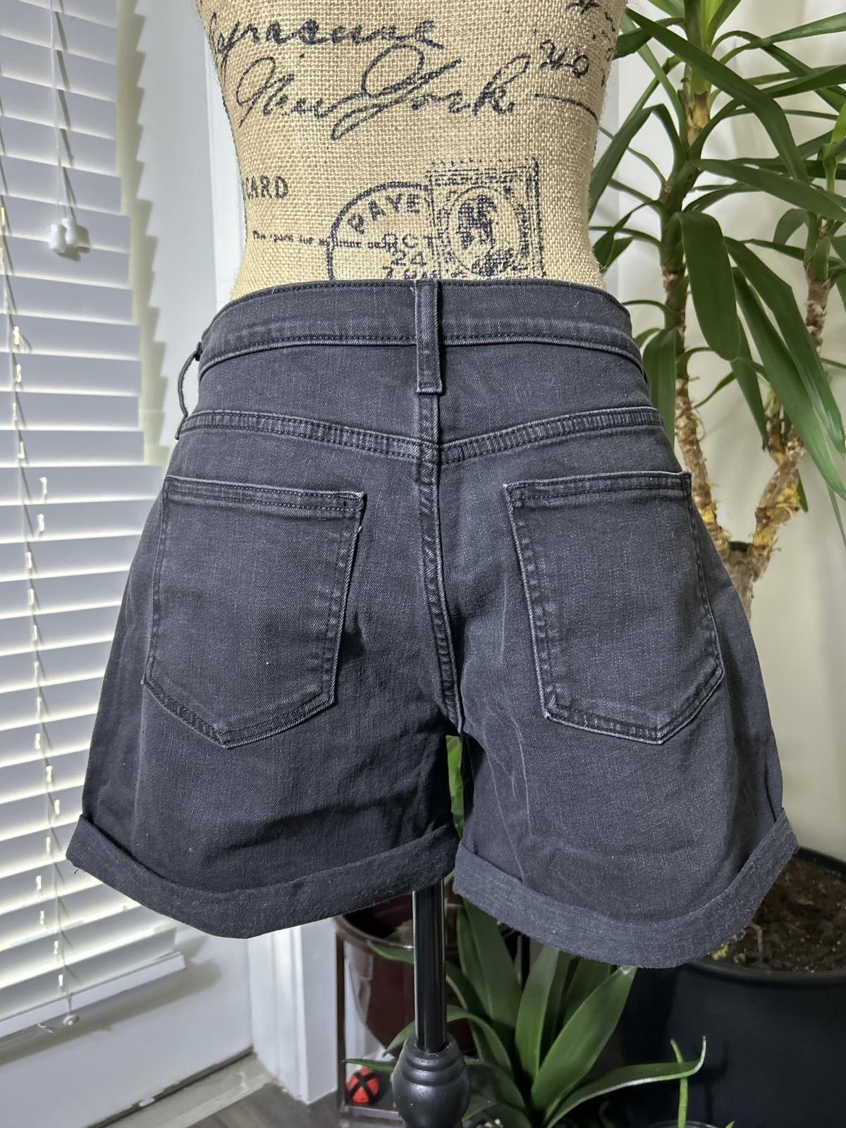 Gap NEW! Gap Washed Black Jean Short SZ10- L K Everyday Size 30" / US 8 / IT 44 - 4 Thumbnail