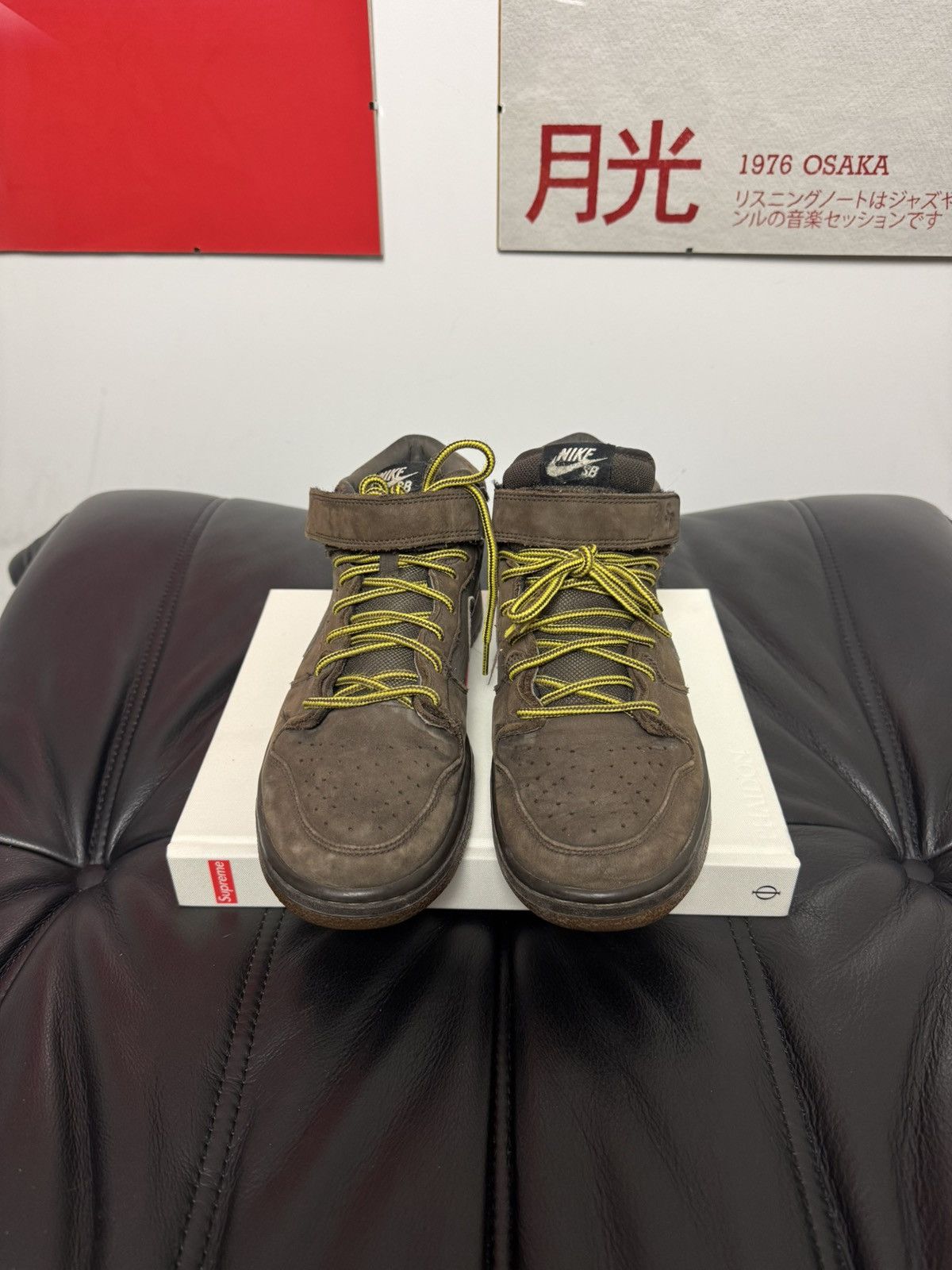 Nike 2009 Vintage Nike SB Dunk Mid Chocolate Brown / Mocha Rare Size US 9 / EU 42 - 2 Thumbnail