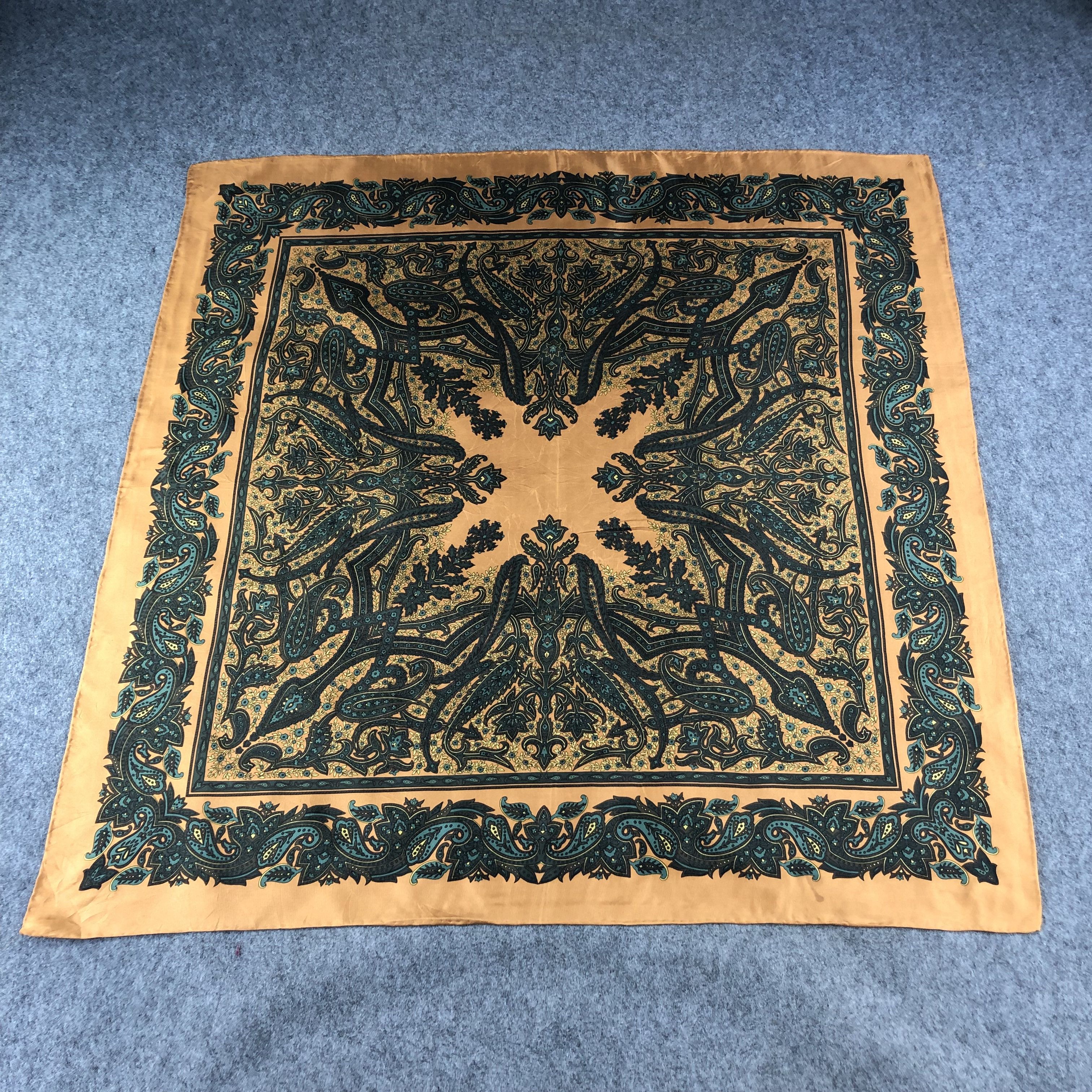 Vintage Paisley Hand Rolled Silk Scarf M912 Size ONE SIZE - 1 Thumbnail